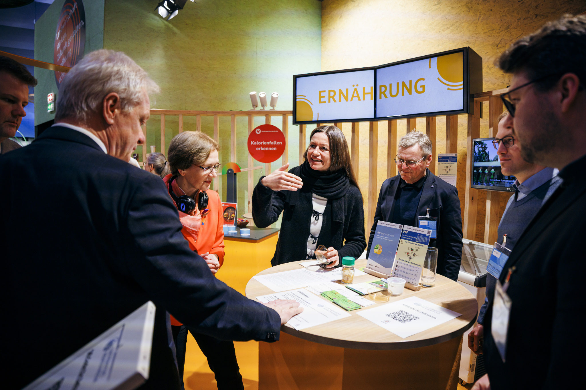 Alois Rainer, Dr. Margareta Büning-Fesel, Peter Vogel und Silvia Schneider am Stand, Copyright: BMLEH/Photothek