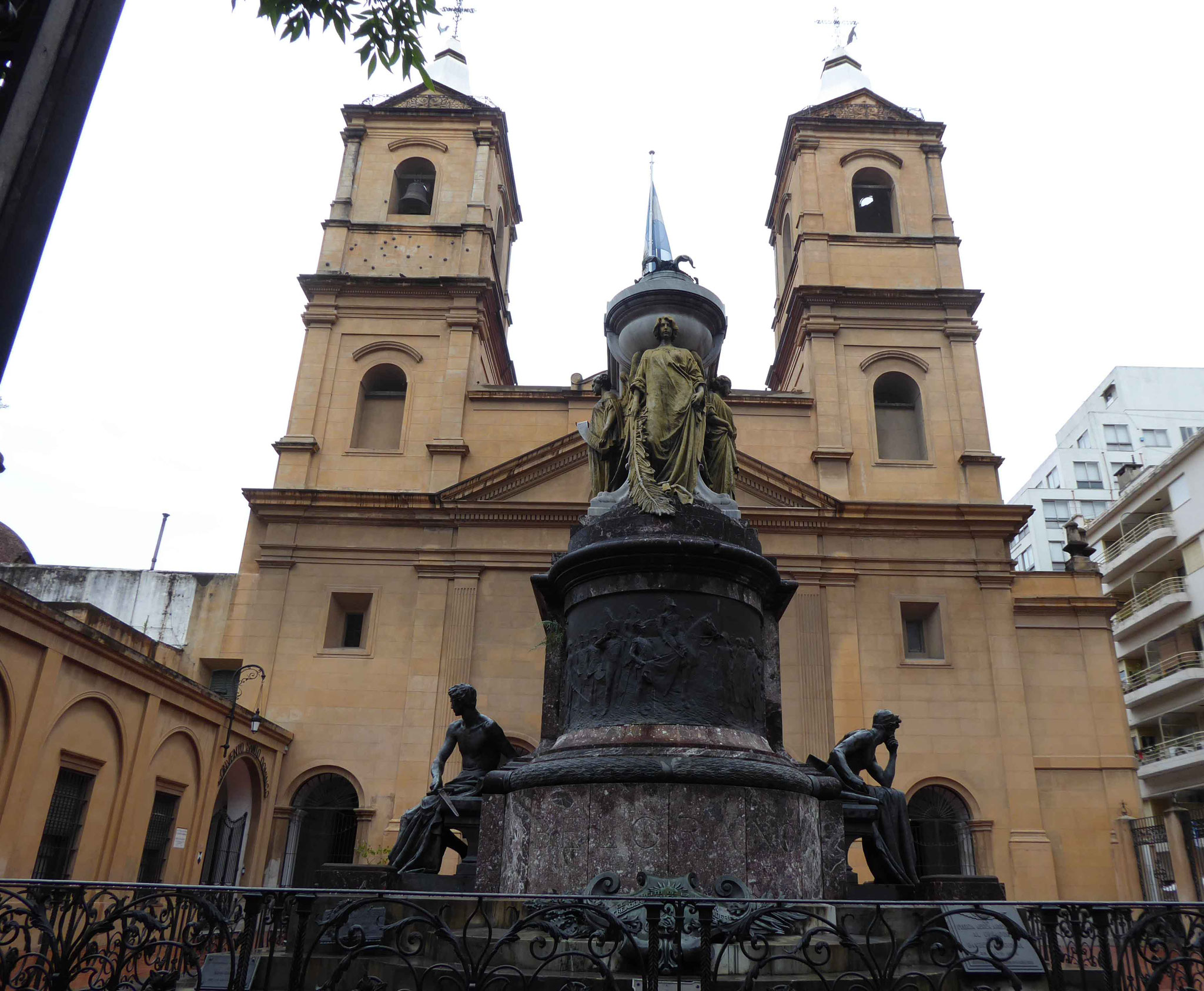 Magnifique église de San Pedro Telmo dans la rue Humberto