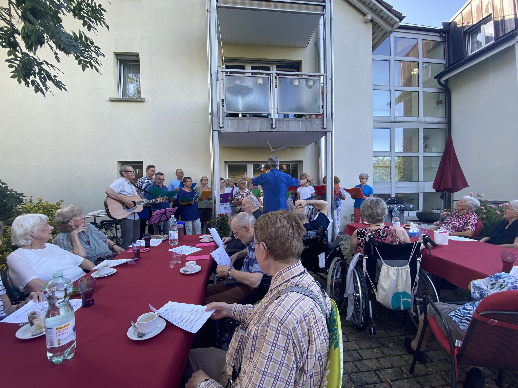 der Chor der Singfreudigen, Dietikon, mit seinem jährlichen Auftritt bei uns im Juli