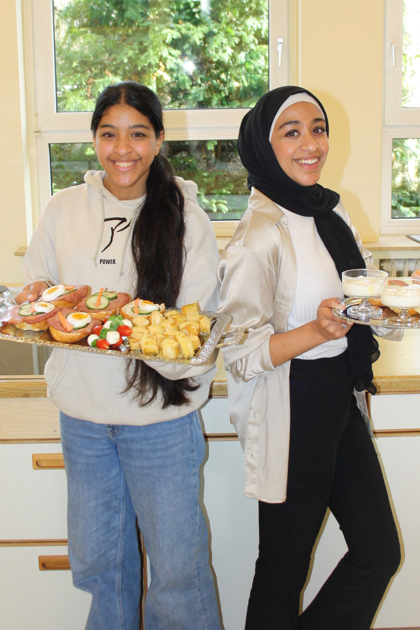 Mariam und Heba sorgten für die Bewirtung