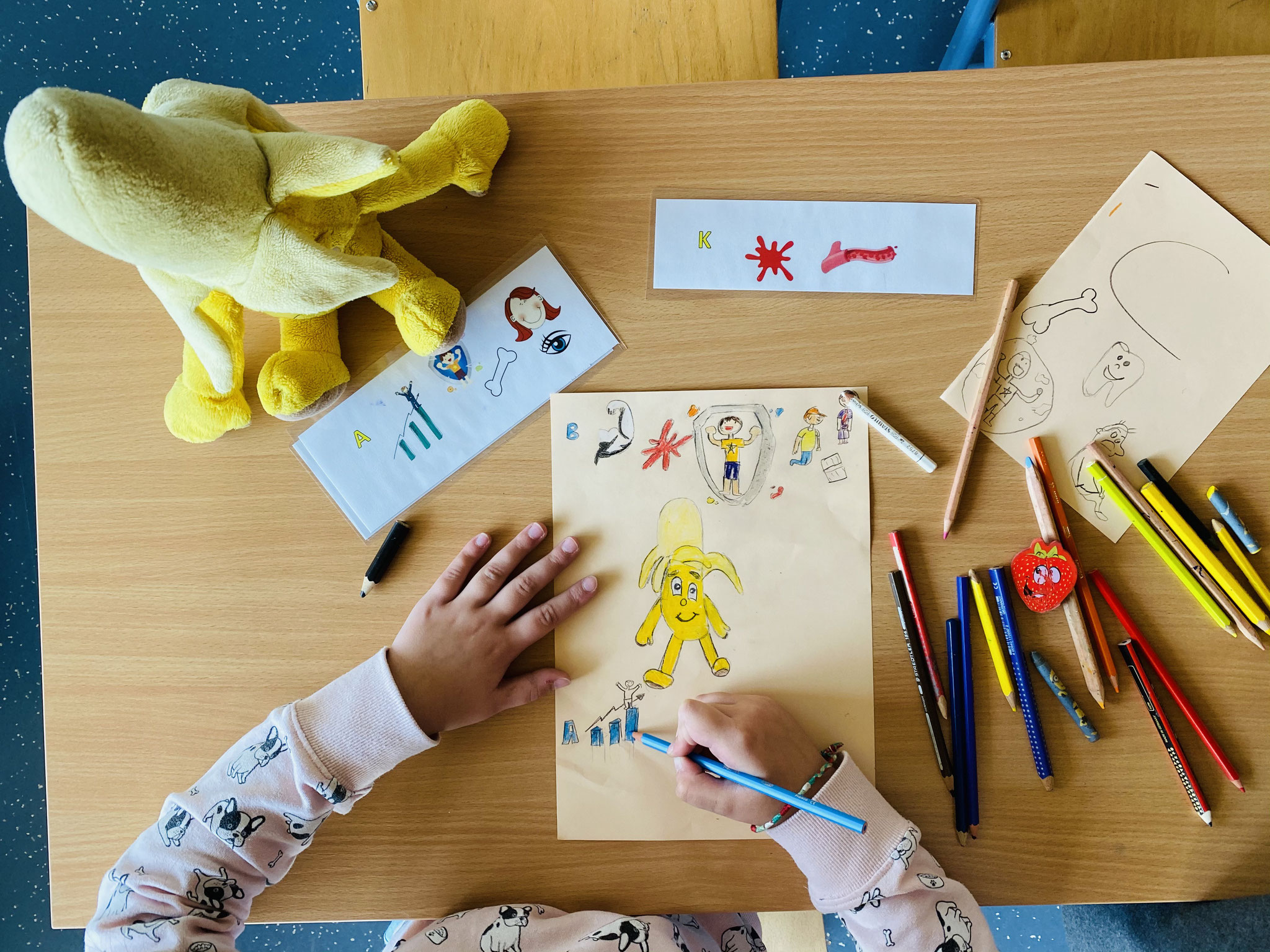 Die Vitamine und ihre Superkräfte werden gemalt