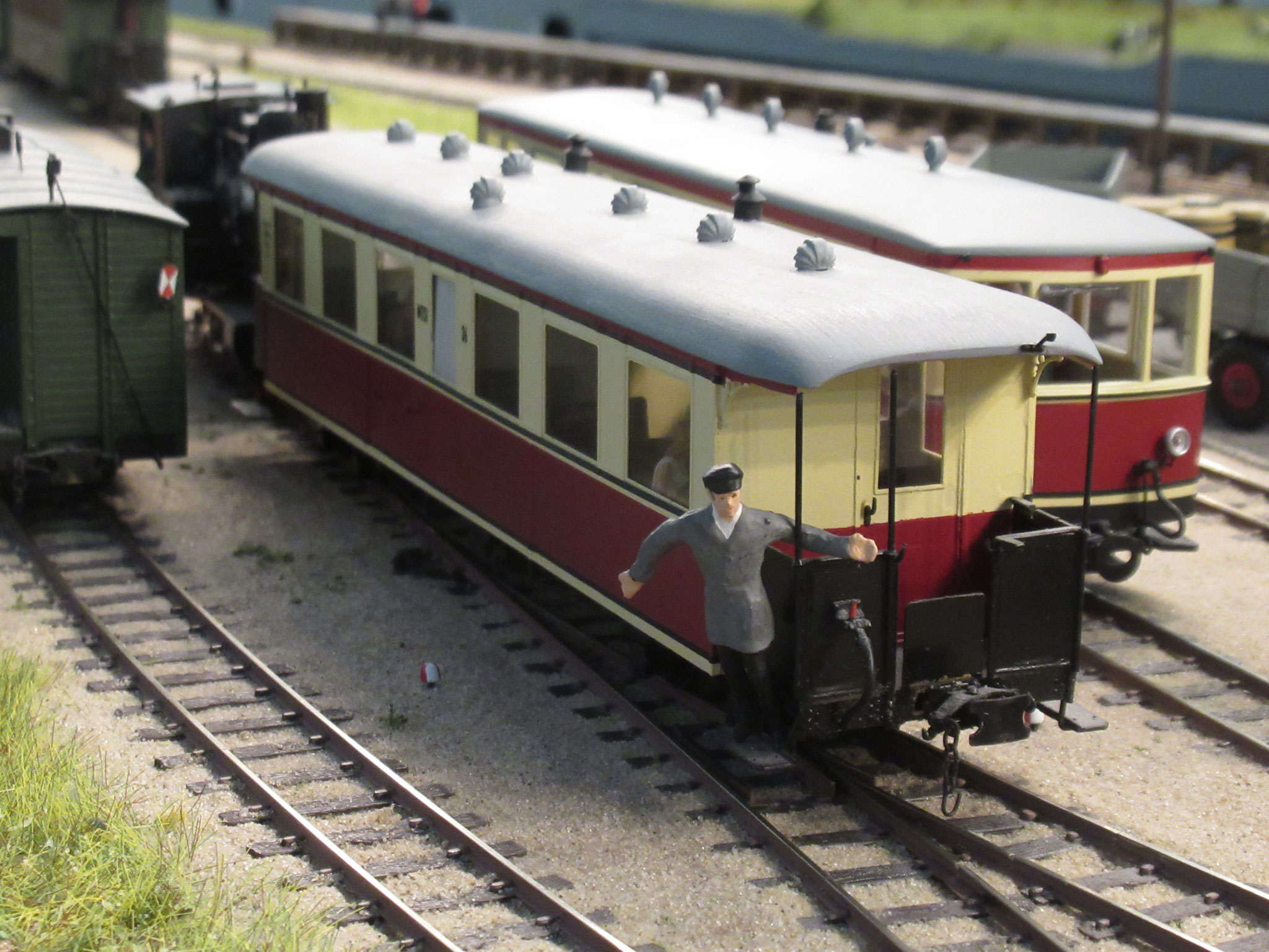 ...Zeichen "kommen" geben, auf die Bühne des Wagen klettern. Alles gewohnte Routine.