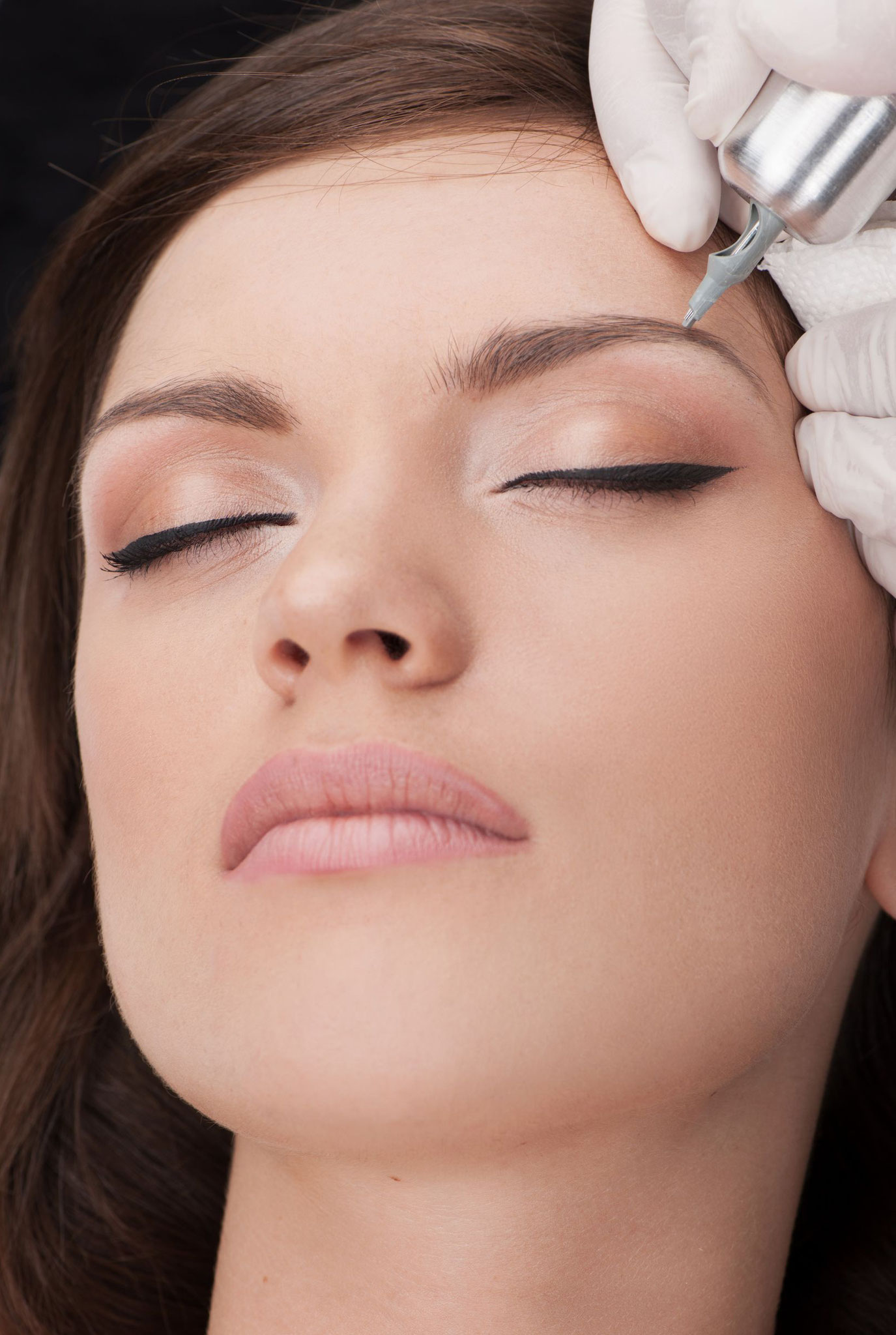 Permanent Make-Up - Schattierung der Augenbrauen