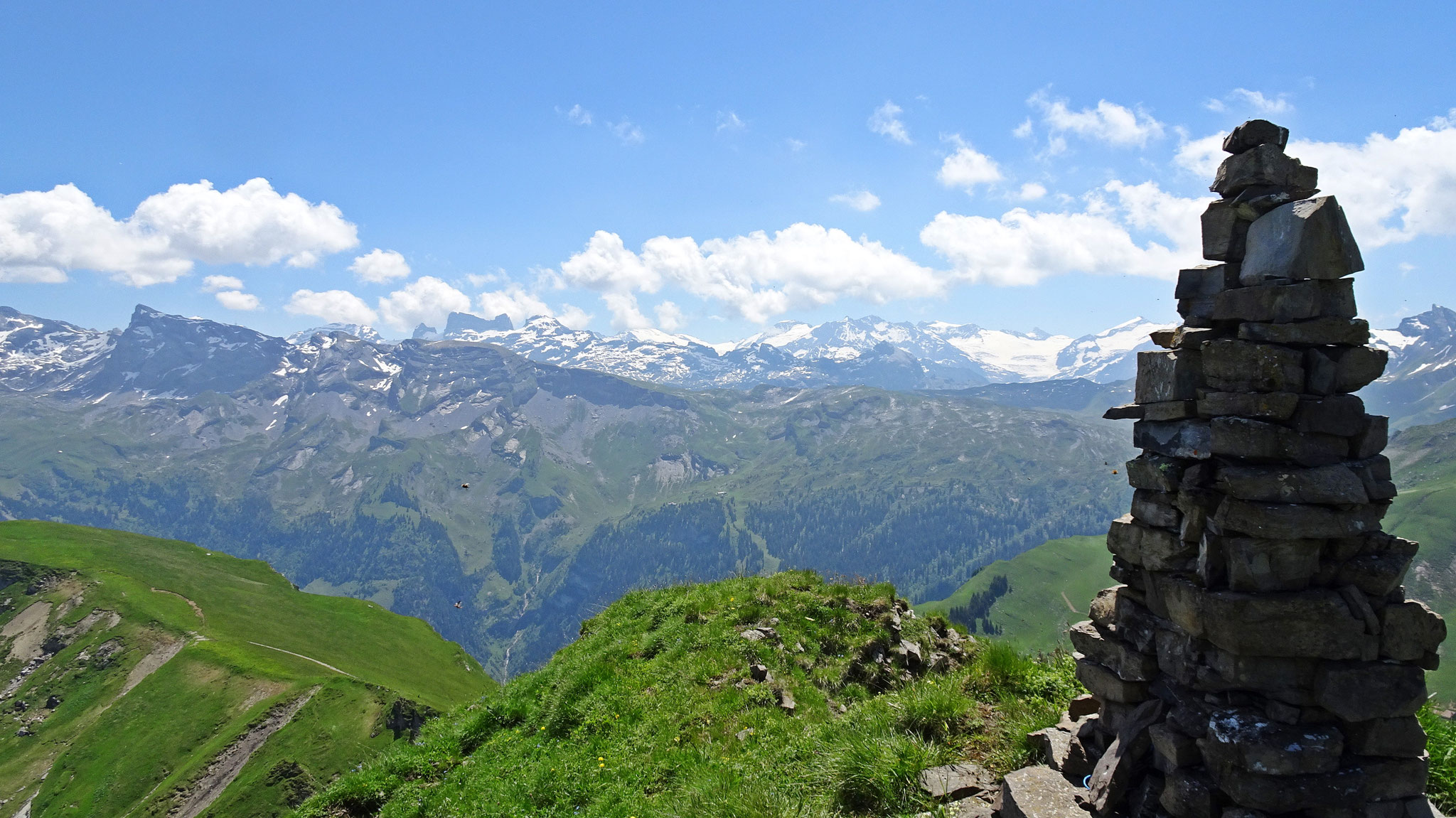 hinten der Titlis