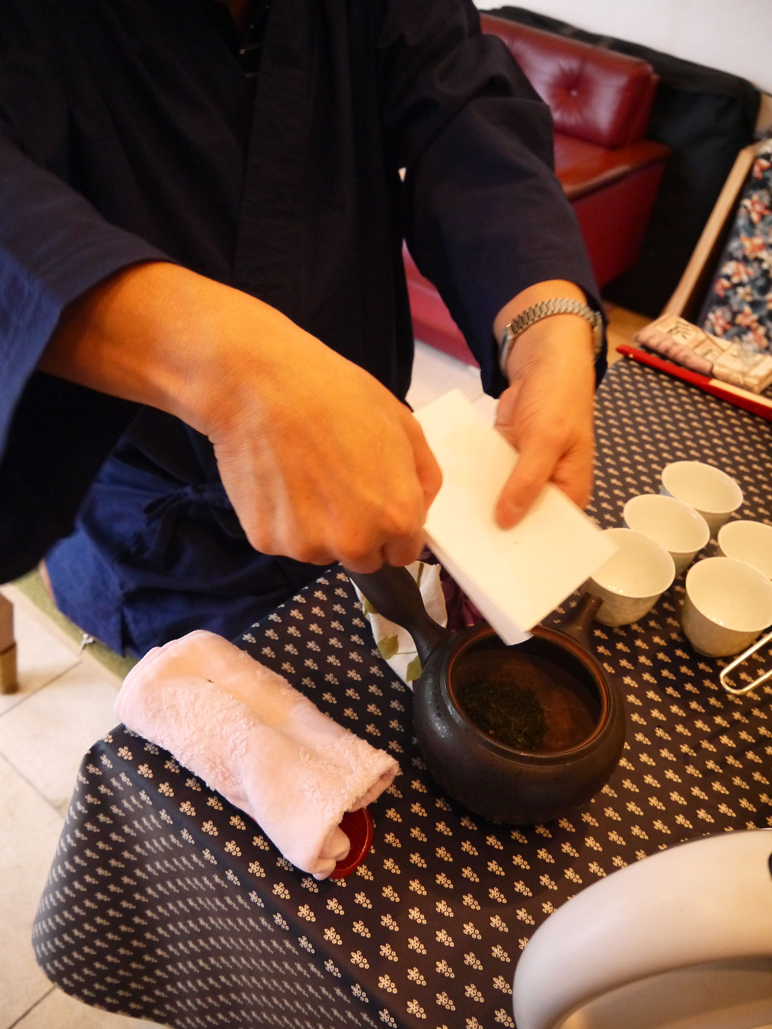 煎茶を楽しむ