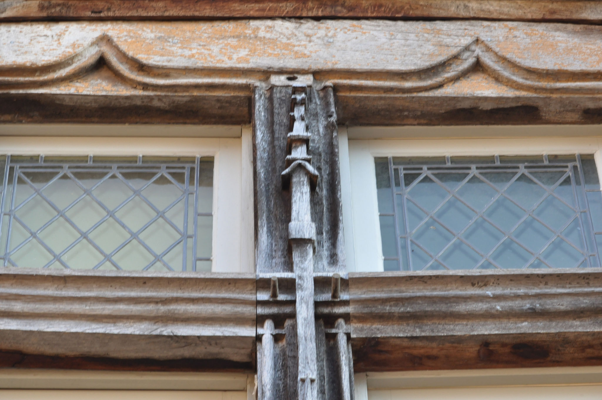 Autun, fenêtres en façade