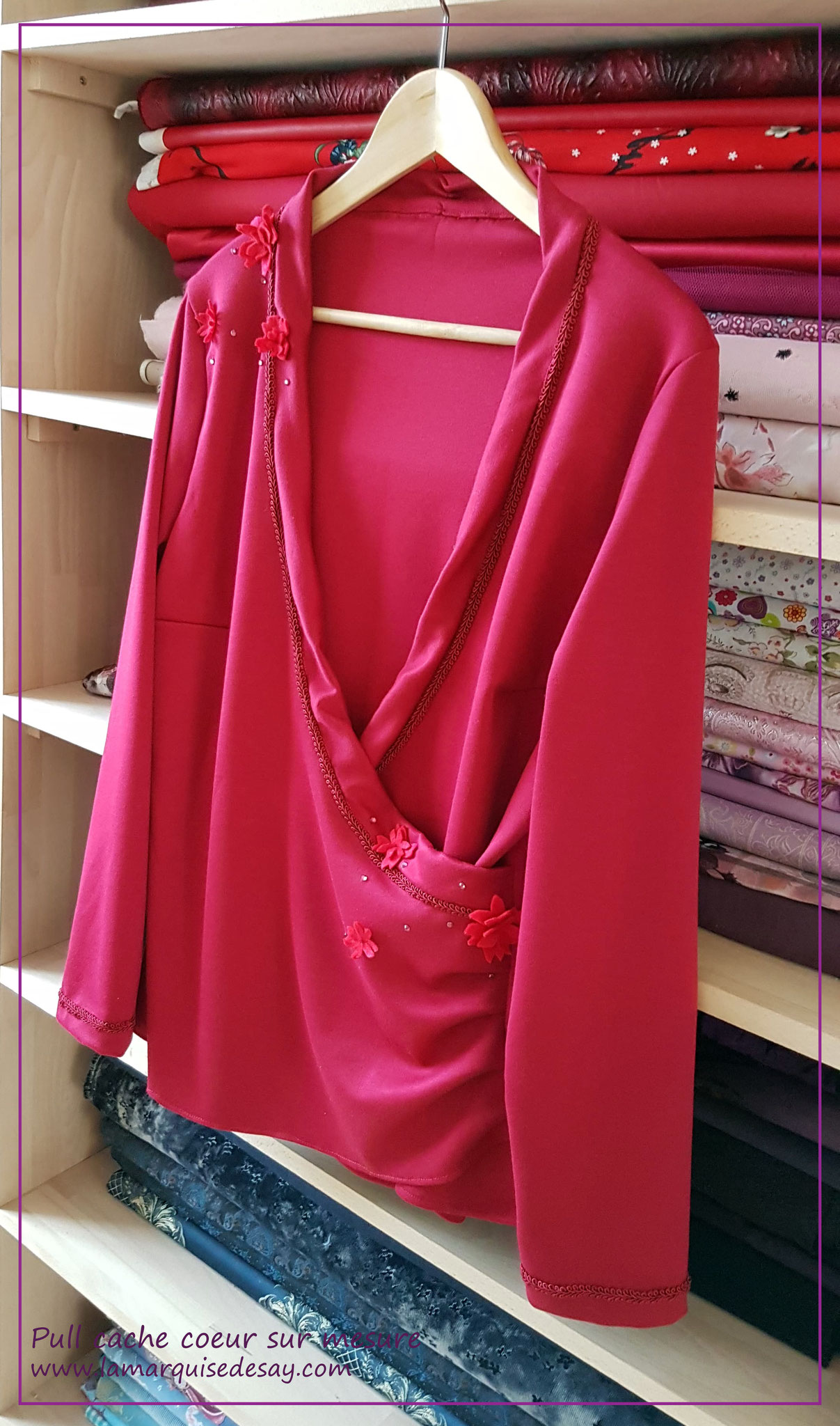 Pull cache-coeur sur mesure - doux, chaud avec fleurs en feutre et strass
