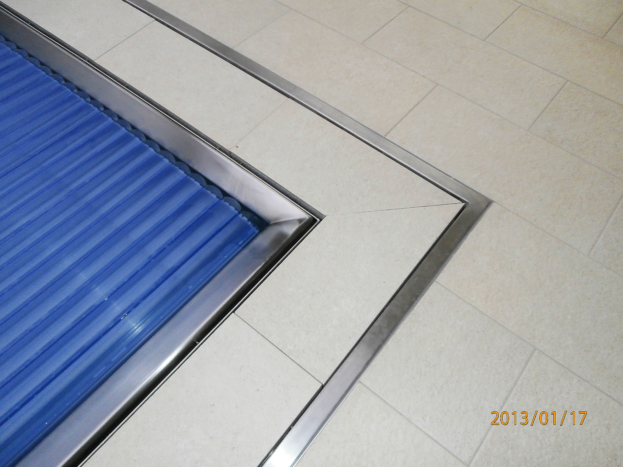 Overflow vs Skimmer Pools Luxury stainless steel pool builder