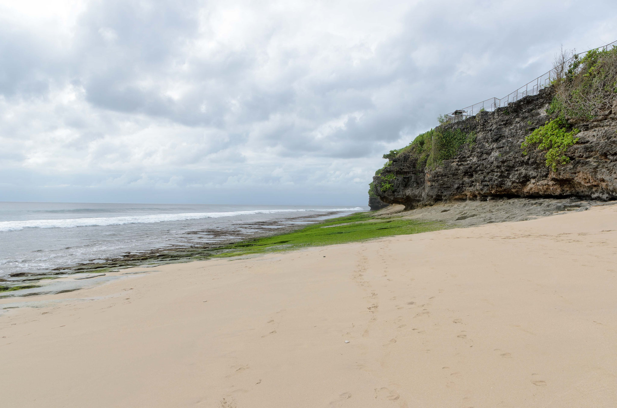 Der Strand von Padang Padang ist...