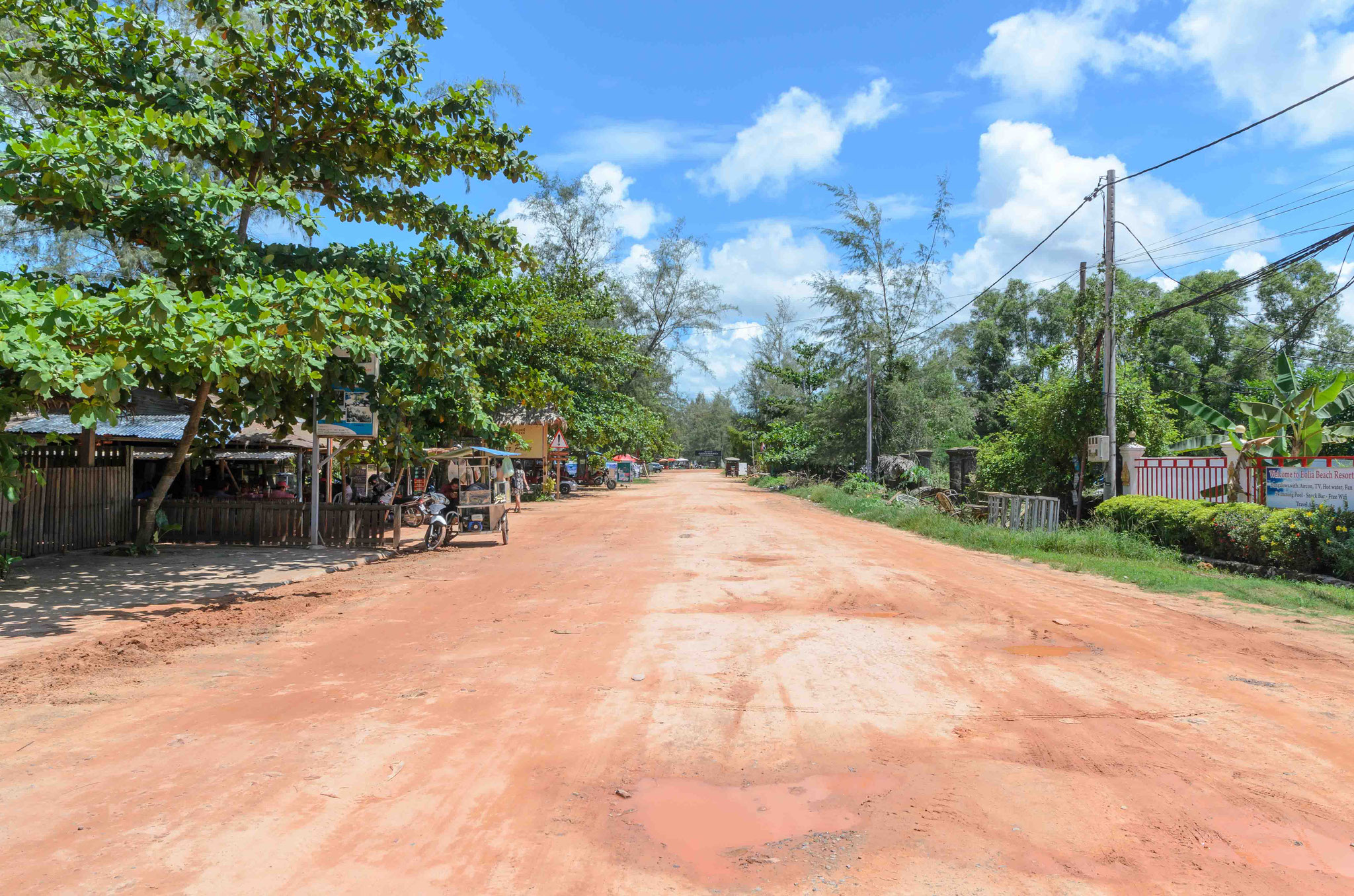 Die  "Hauptstraße" am Otres Beach