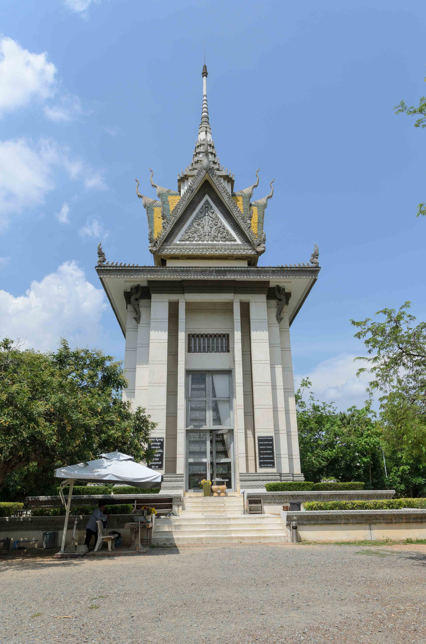 Im Gedenken an die Opfer errichtete Pagode...