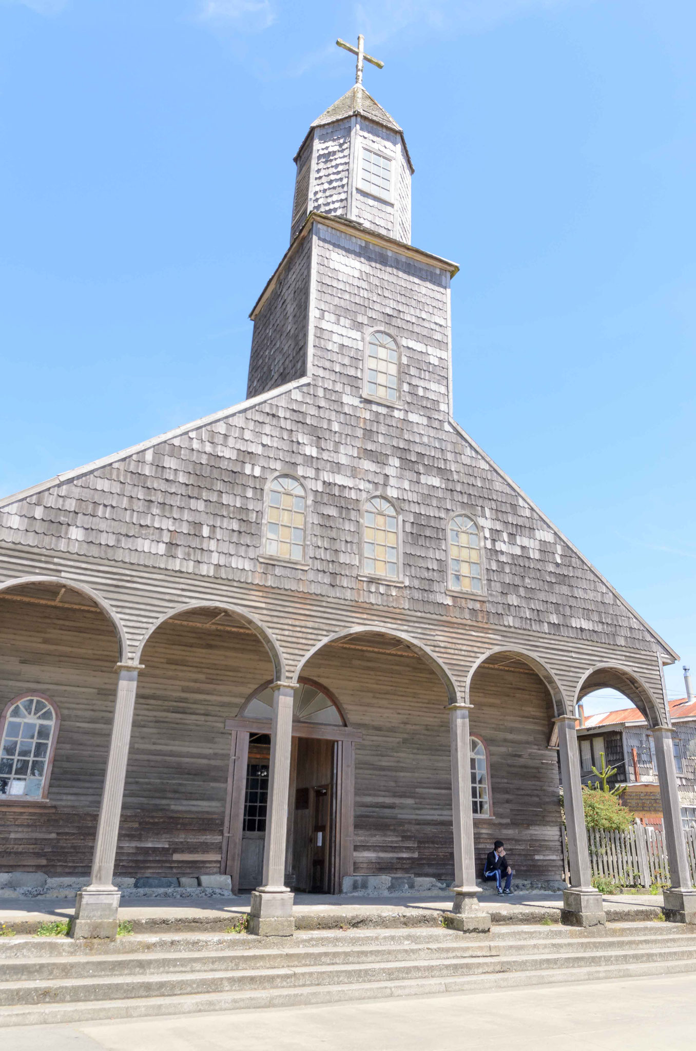 Eine Kirche komplett aus Holz, die uns stolz präsentiert wurde