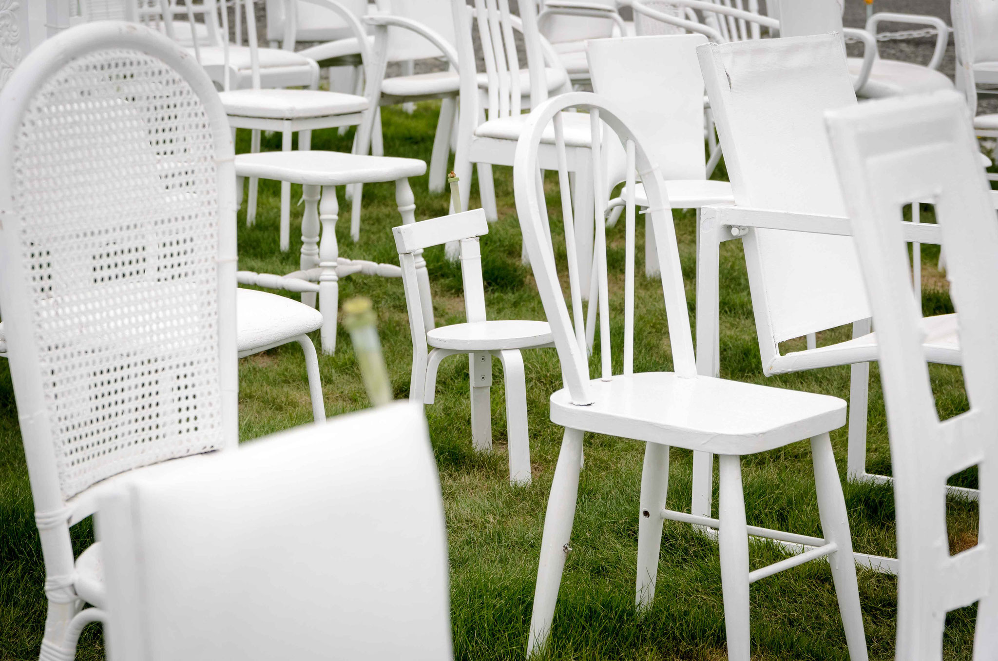 185 empty chairs für die 185 Todesopfer