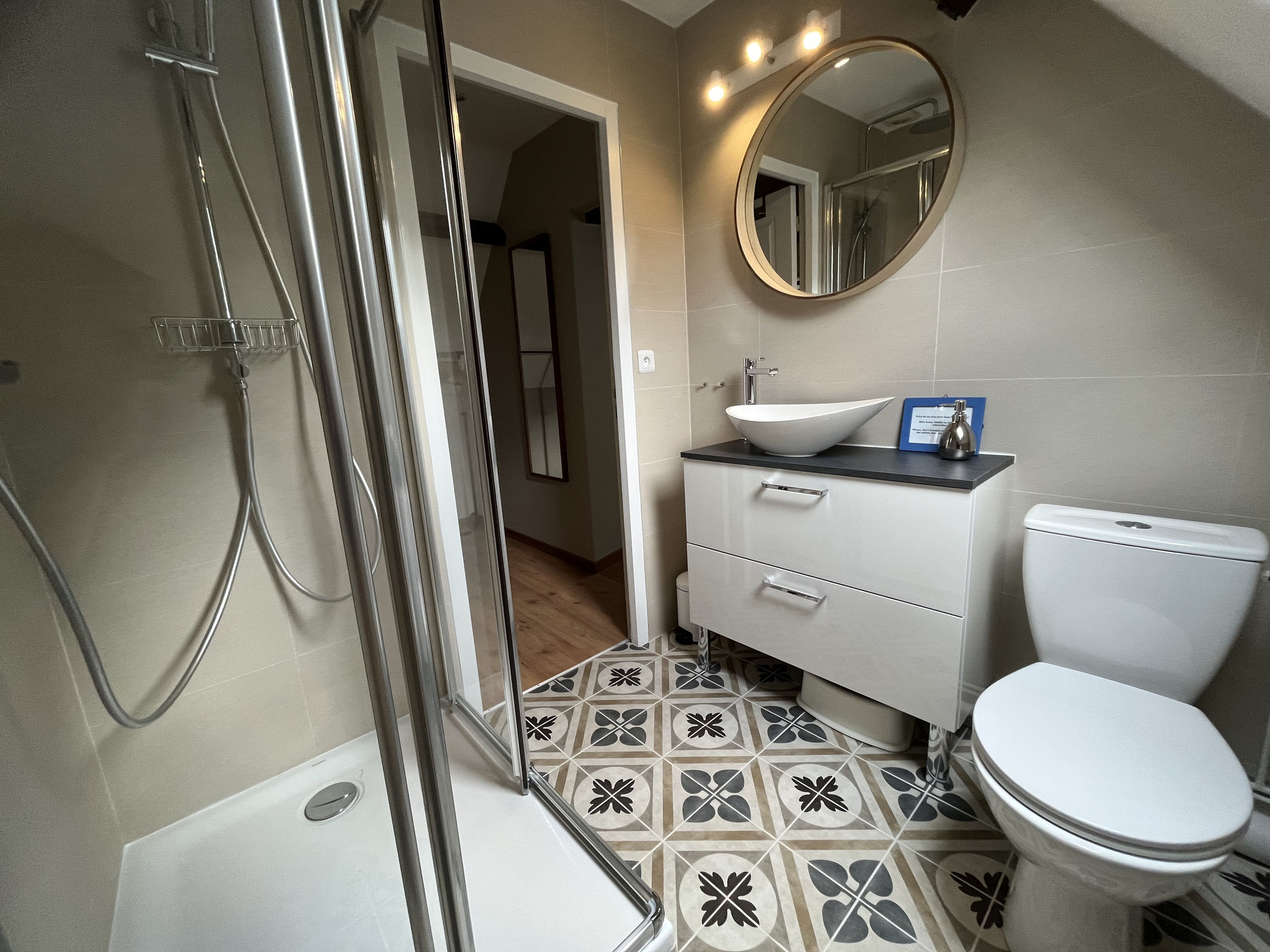 modernes Duschbad