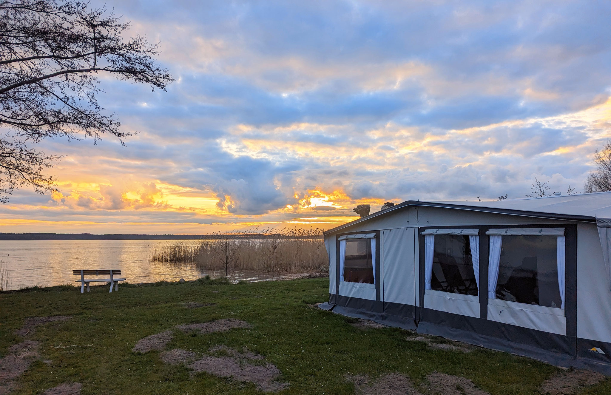 Mietcamper direkt am See
