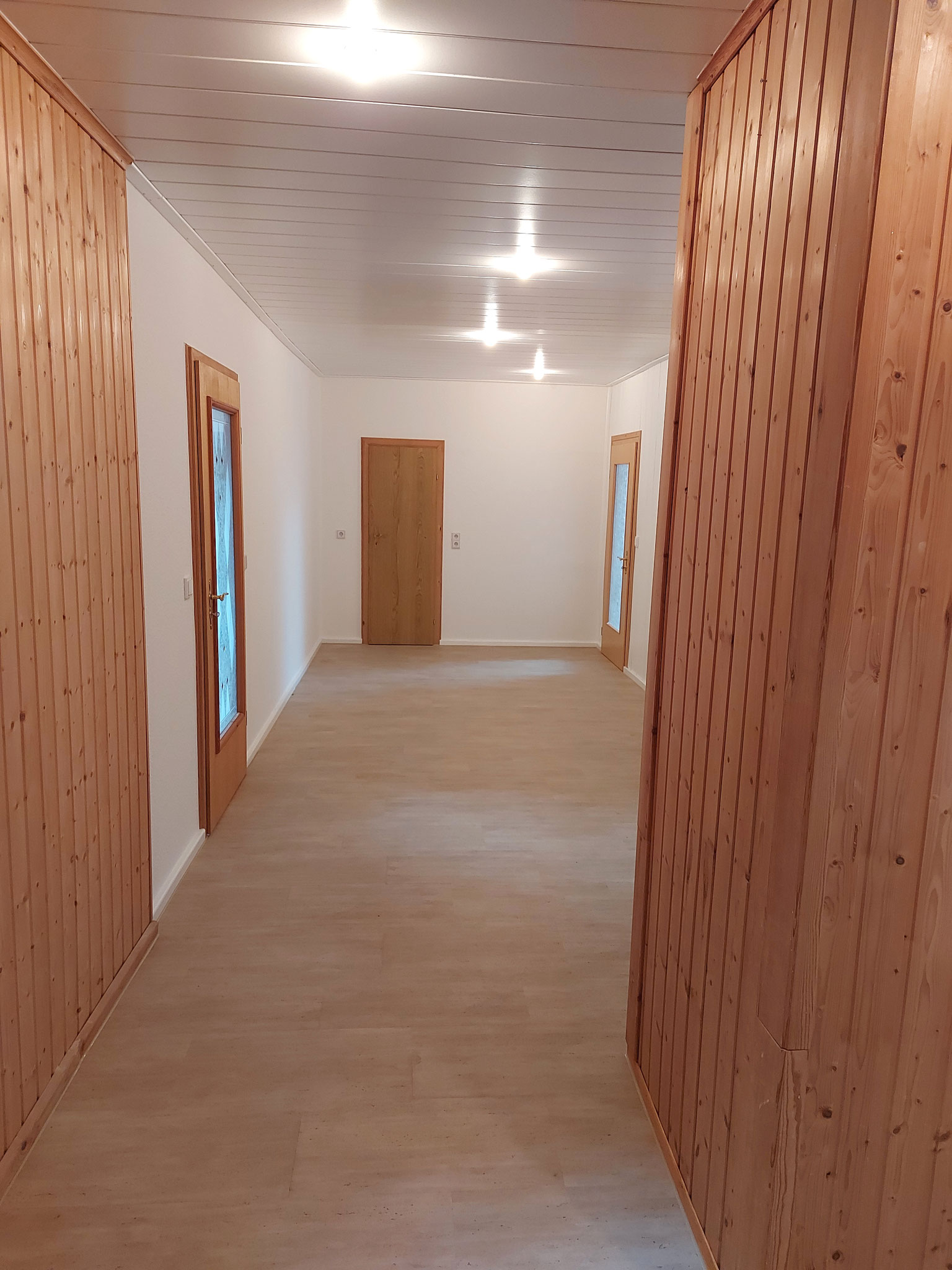 DG Flur Blick vom Eingang