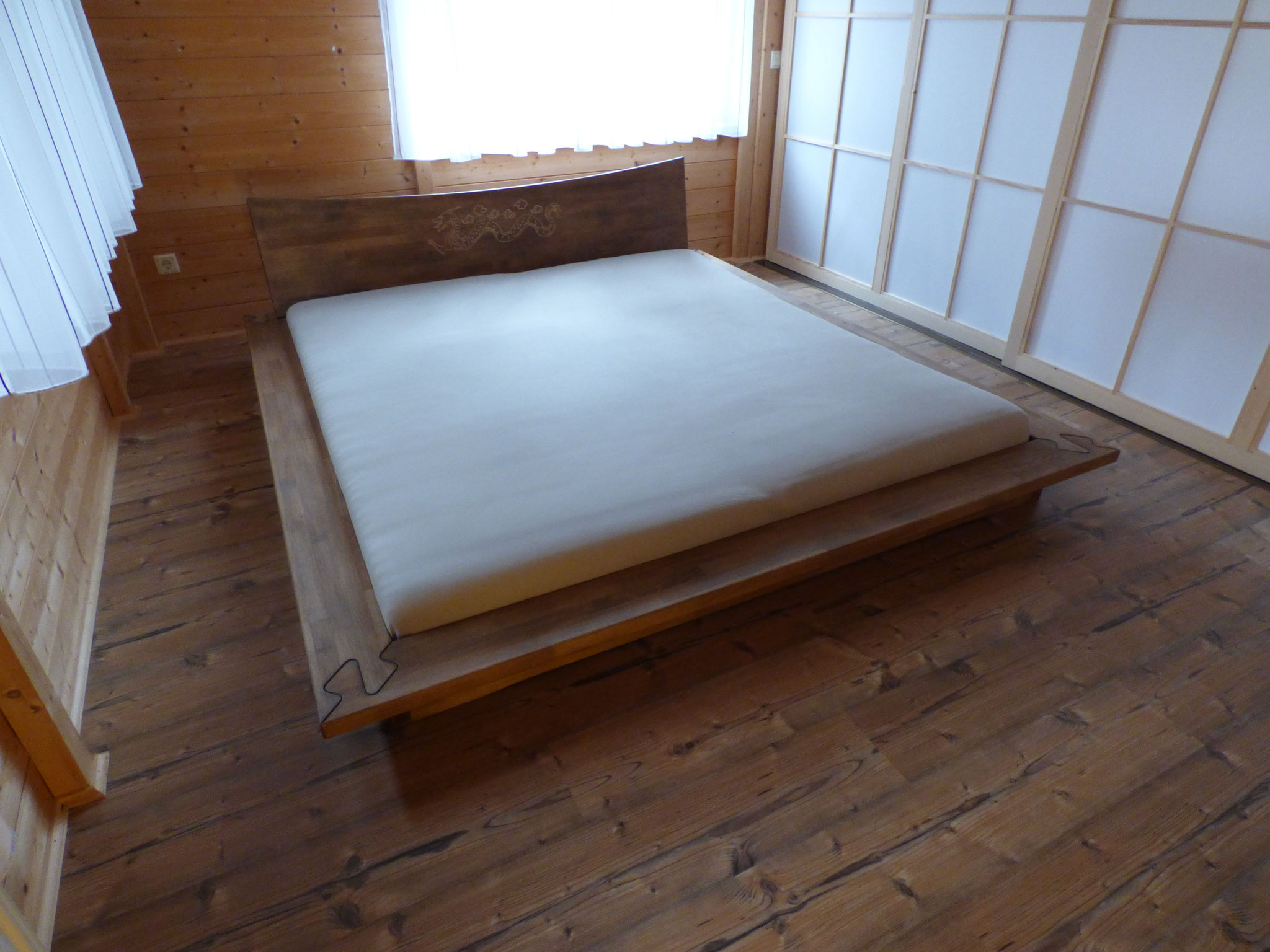 Bett nach Maß Massivholz