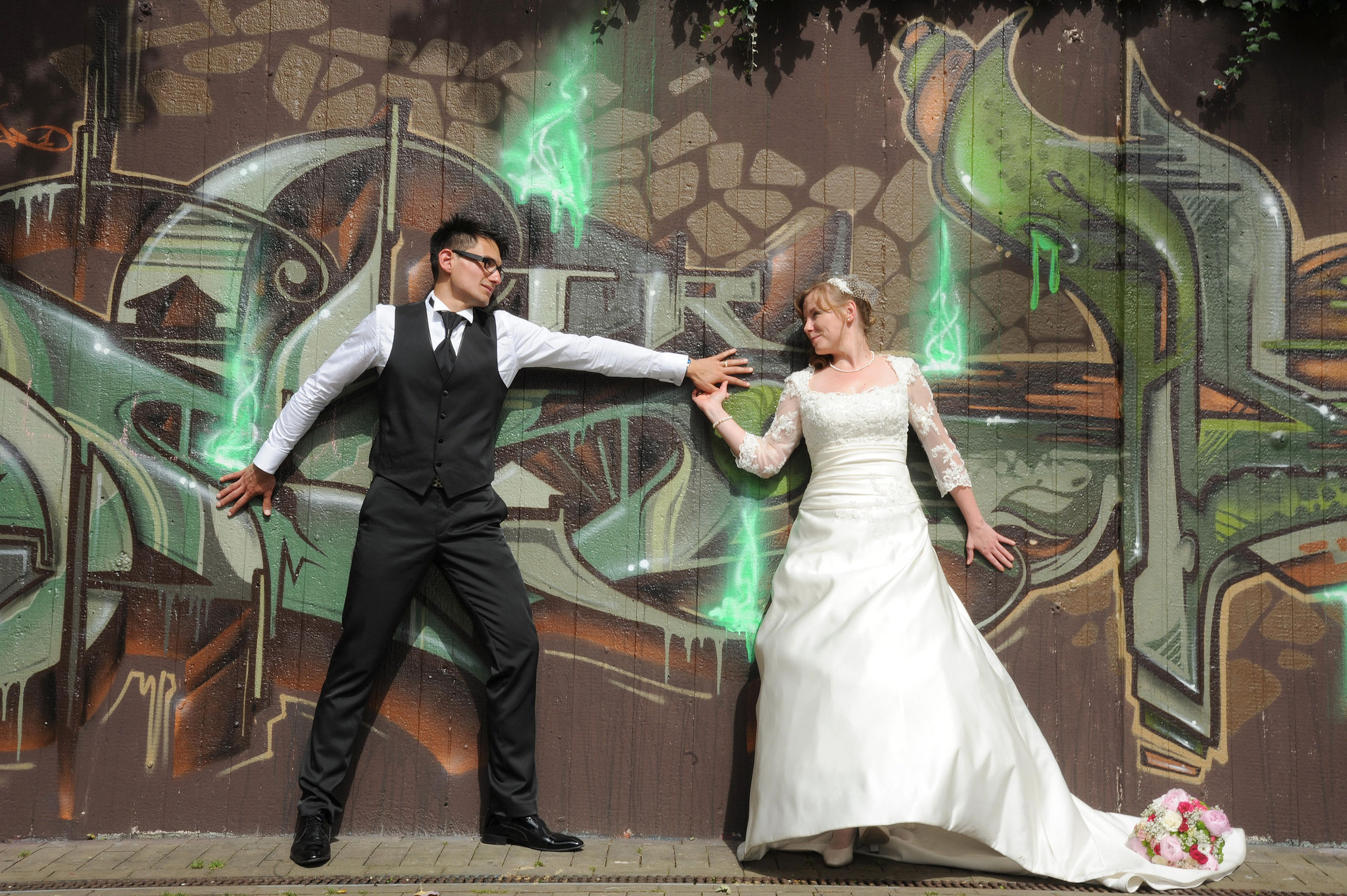 cooles Paarshooting an eienr Graffitiwand