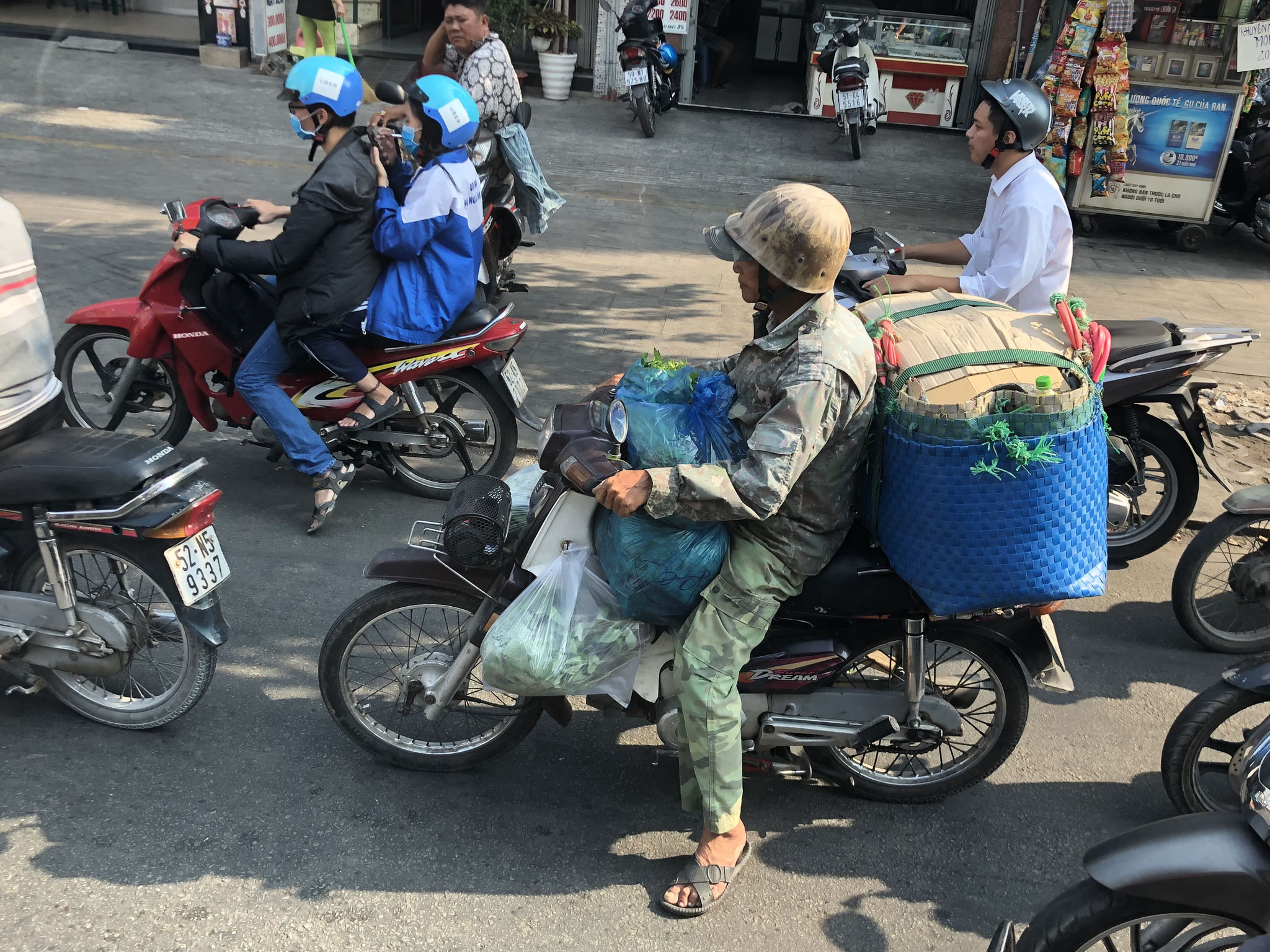 normaler Strassenverkehr in Vietnam @ tiegel-reisen.de