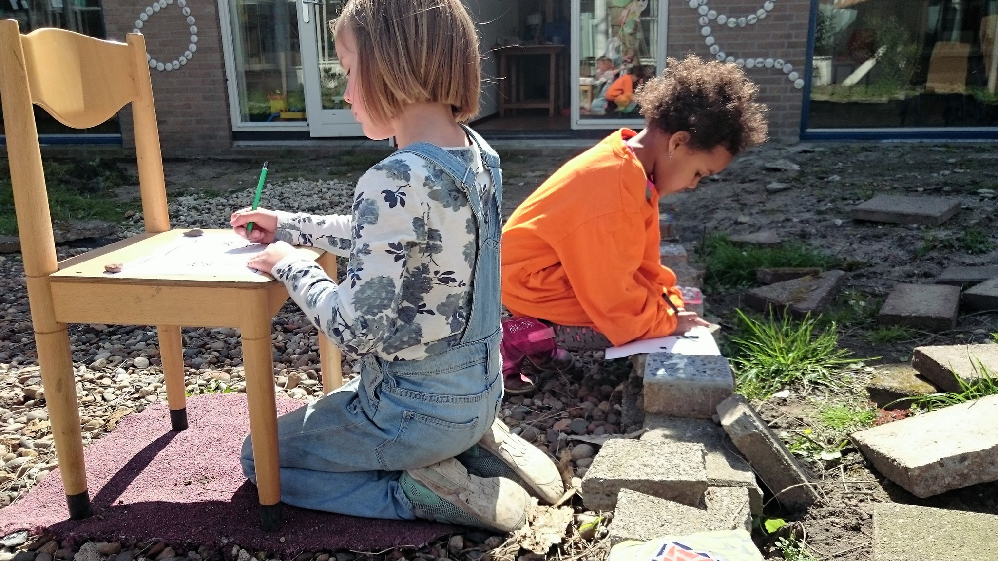 Buiten tekenen, kinderatelier 4-8 jaar