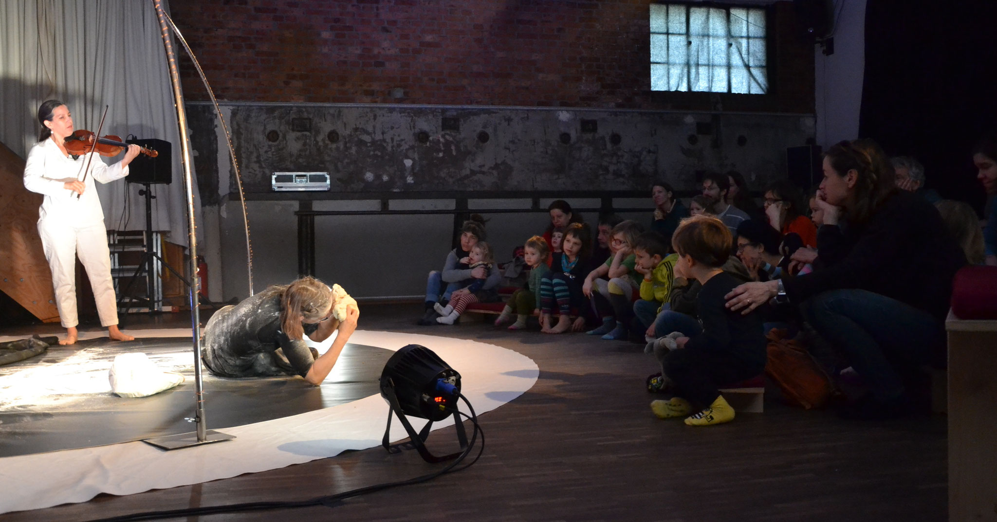 Puppenspiel.ch: FLOW. Bild: Janine Mathieu