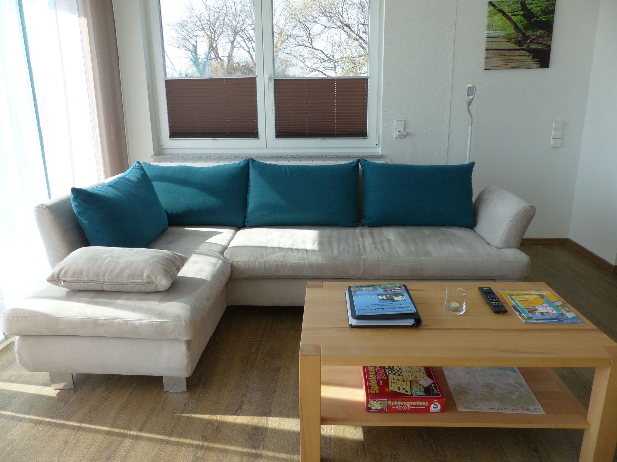 Wohnbereich mit ausziehbarer Couch (für 2 weitere Schlafplätze)