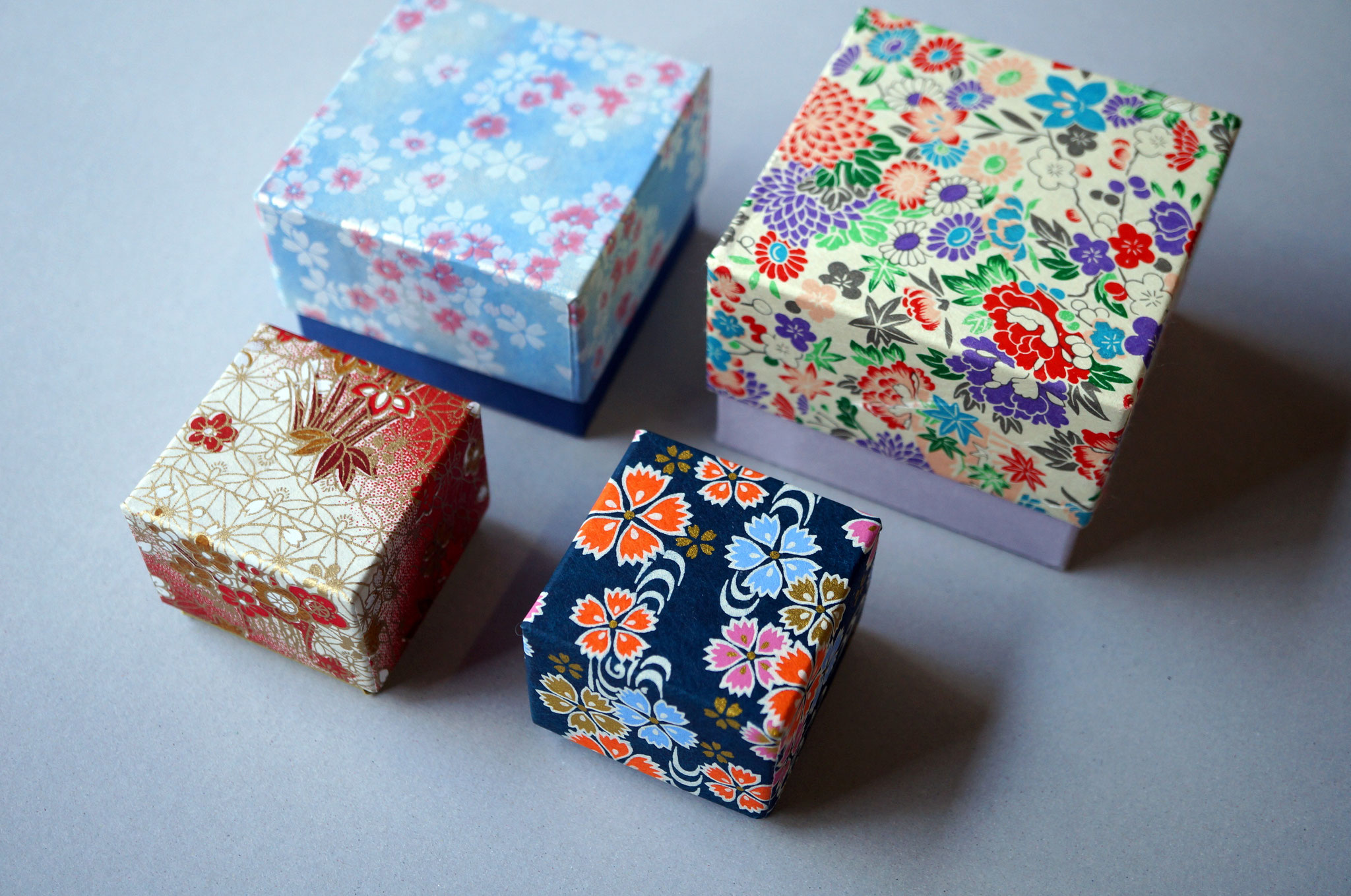 多種多様な千代紙を使った貼り箱の作製事例