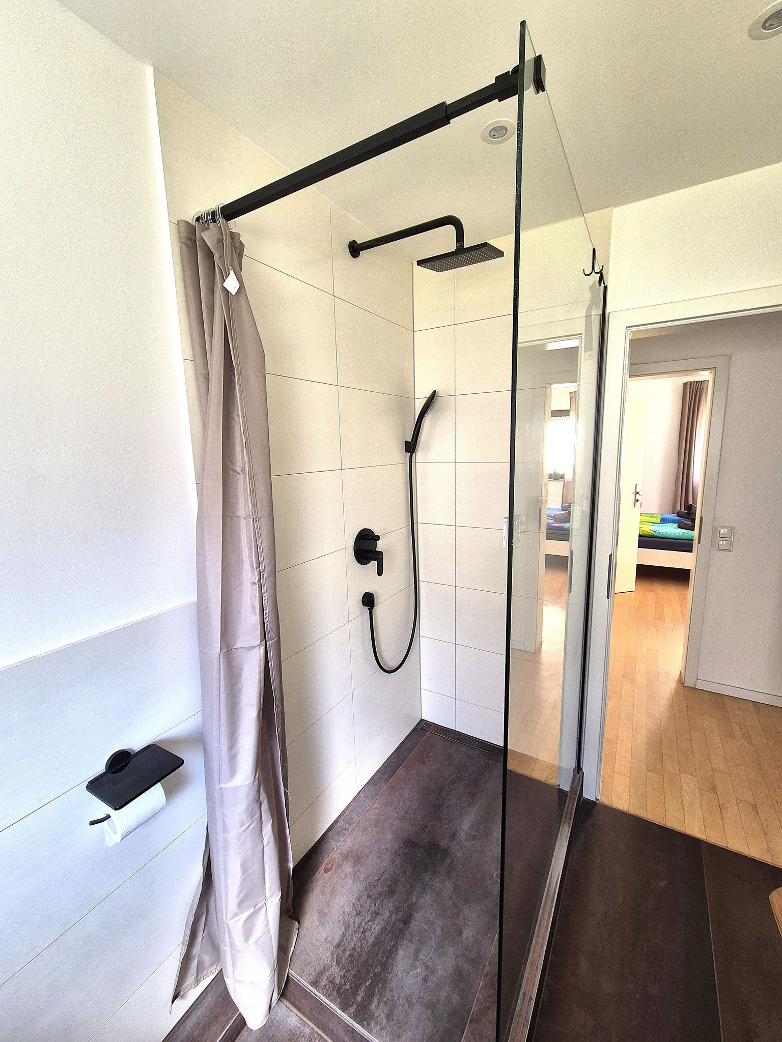 Modernes Duschbad möblierte Wohnung Moguntia I Mainz