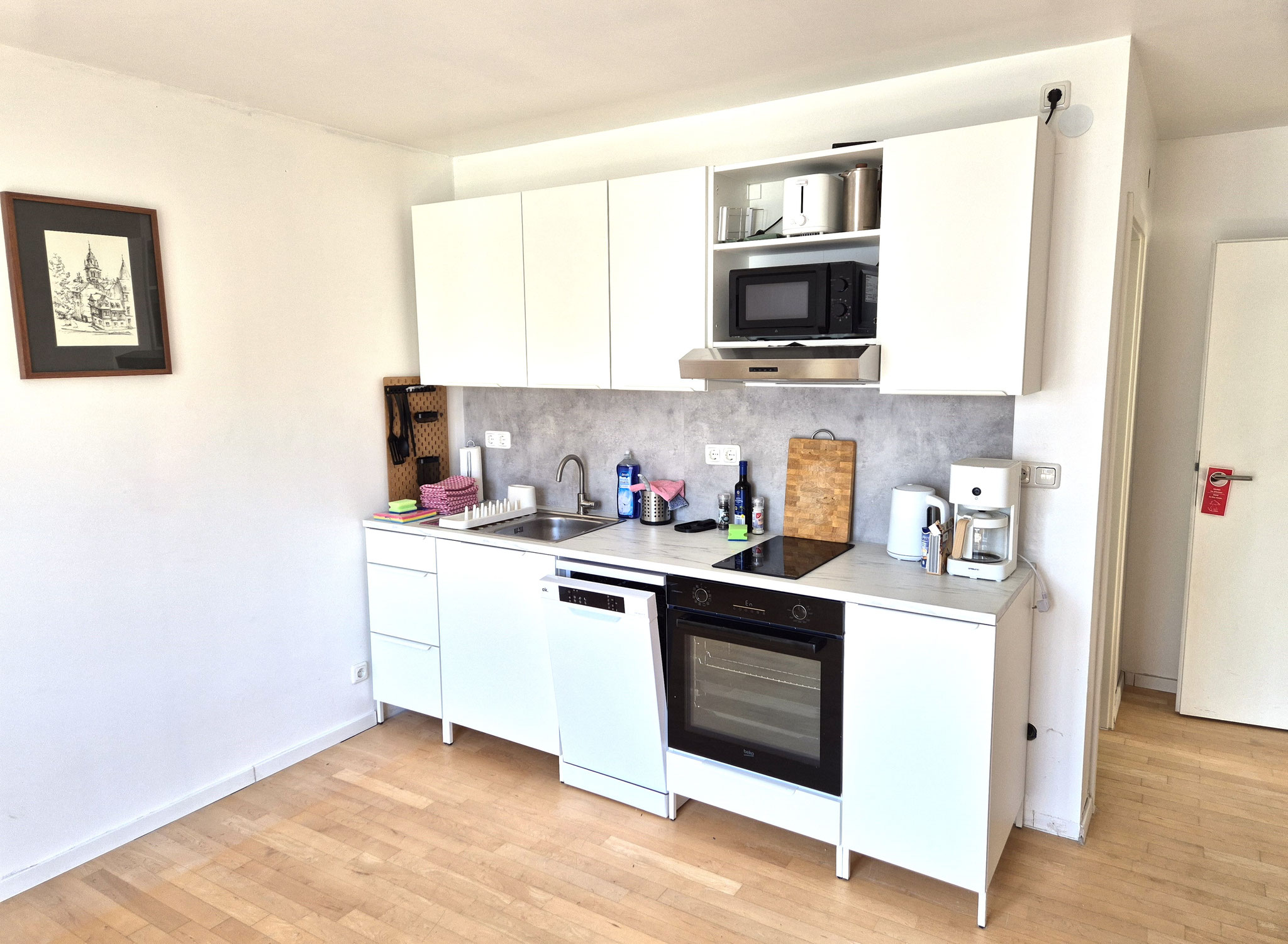 Küche mit Geschirrspüler möblierte Wohnung Mainz