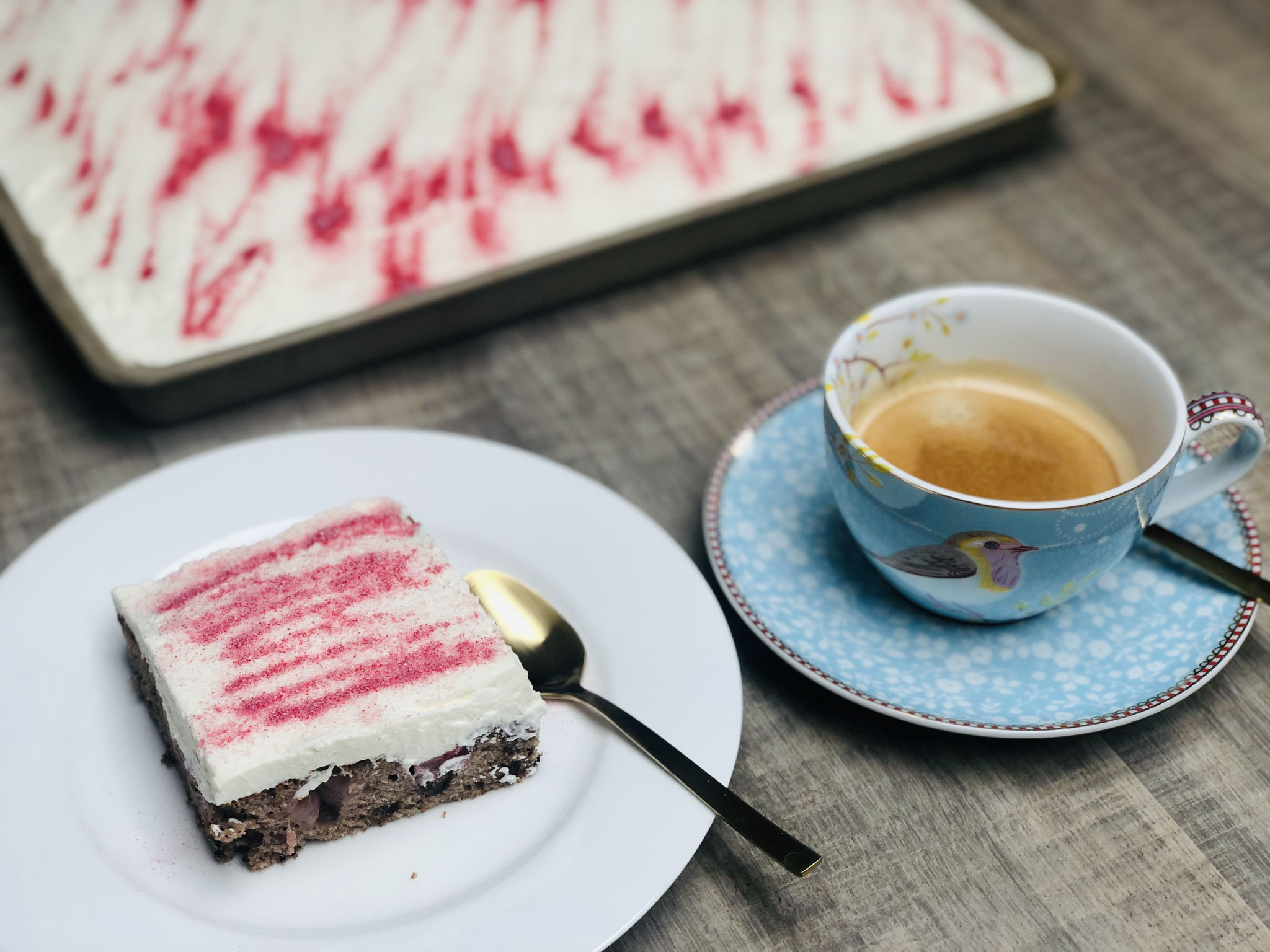 Nach dem backen ist das erste Stück Kuchen MEINS! ♥