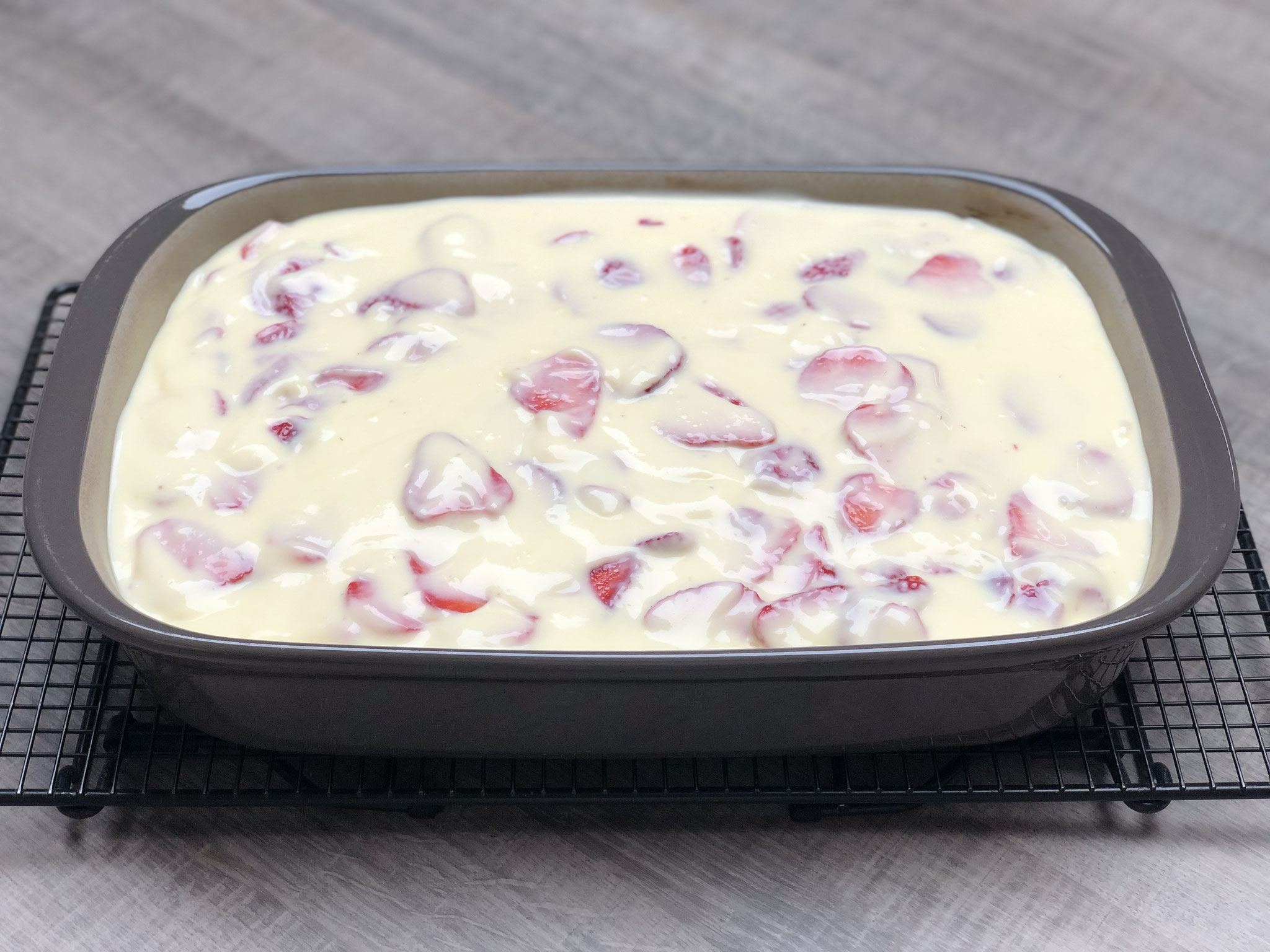 gut unterheben und dann auf den Kuchenboden geben und mit dem Mix´N Scraper glatt ziehen...