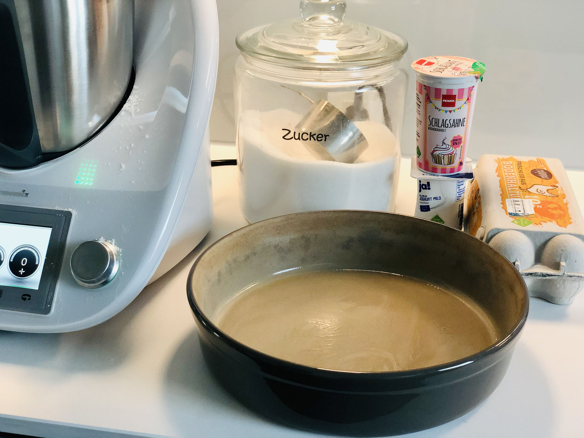 Hier siehst du wie ich alles vorbereite und bereit stelle um den Kuchen in der runden Ofenhexe® Leila von Pampered Chef® zu backen....