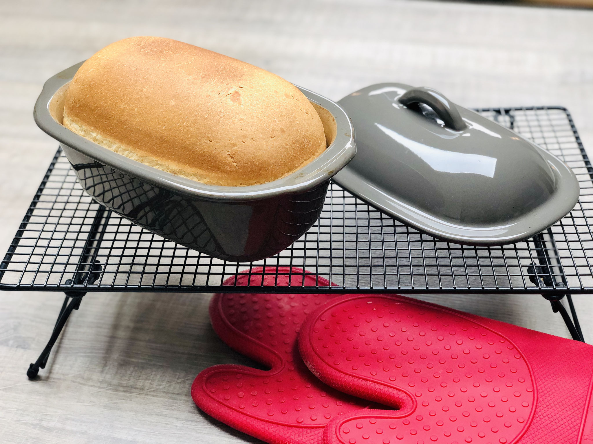 Goldgelb gebacken kommt es aus der Stoneware von PC