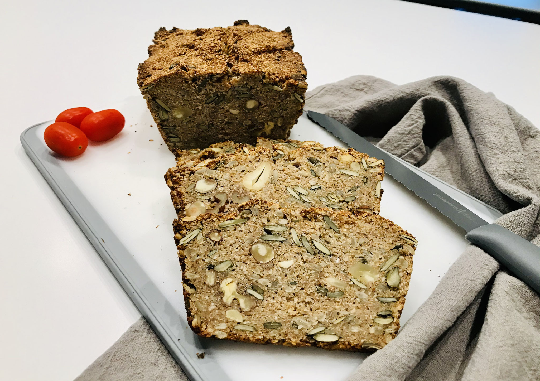 Für mich sind solche Brot Geschmackserlebnisse pur... und gebacken im Zauberkasten Plus kommt es saftig und knusprig auf den Tisch, Viel Spaß beim Nachbacken ♥