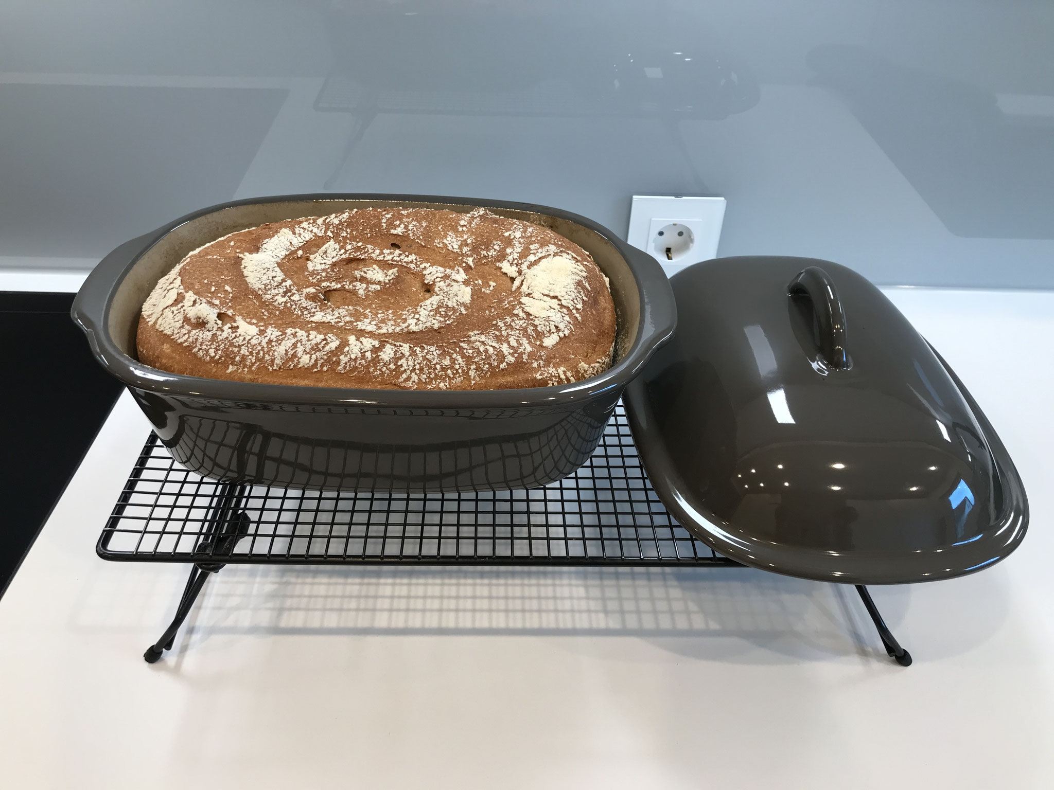 Nach dem backen das Brot sofort aus dem Ofenmeister entnehmen...