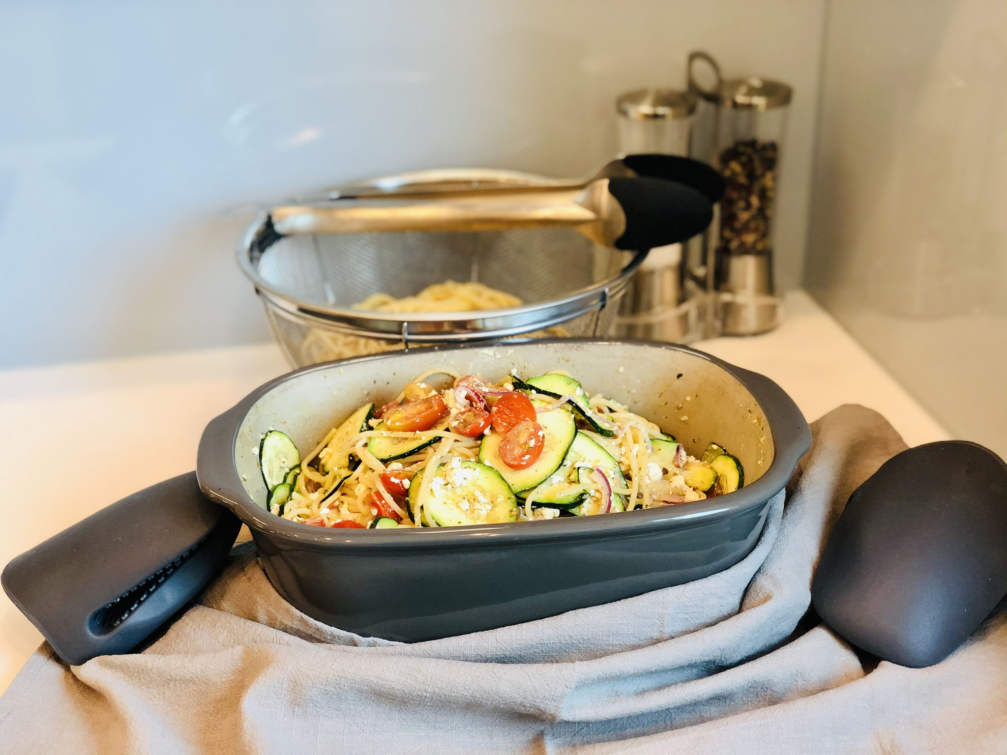 Wenn alles gar ist, dann gibst du die vorgegarten Spaghetti dazu und vermischst alles miteinander ♥