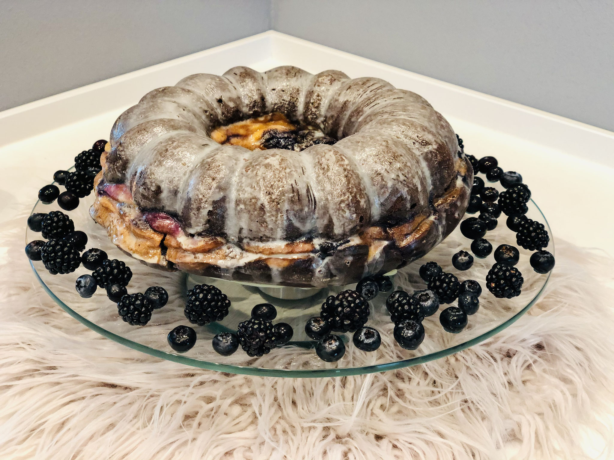 Mit einem Guss überzogen oder mit Puderzucker aus dem Streufix bestäubt kannst du dein Kuchen servieren...