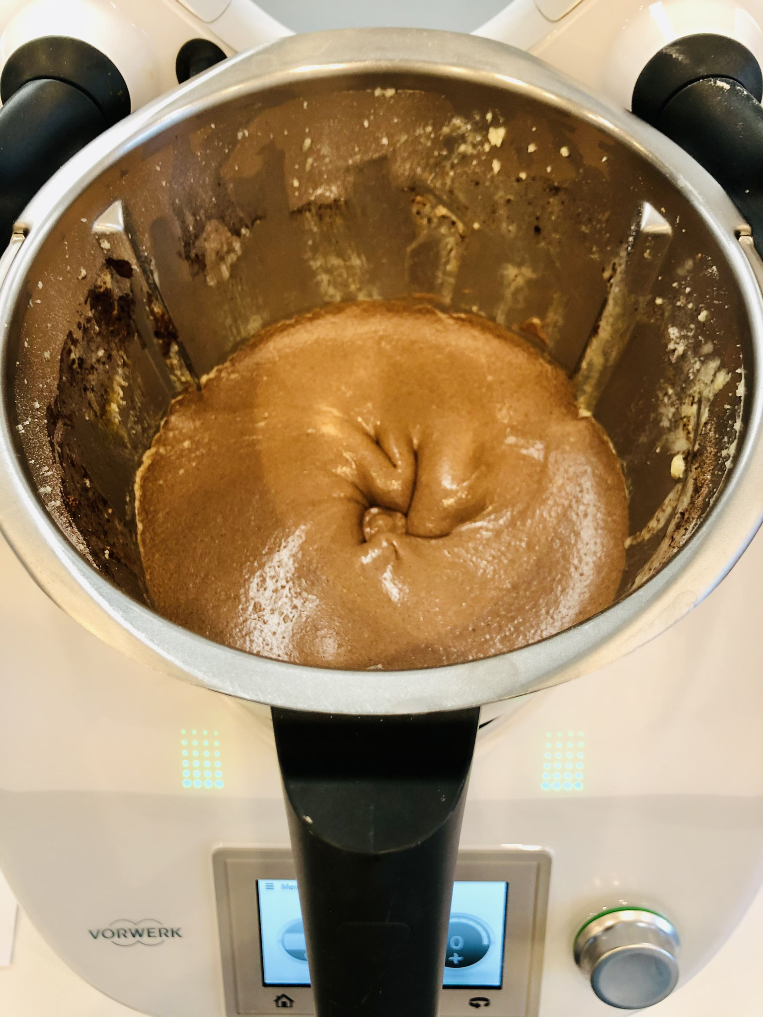 Hier siehst du den Teig im Thermomix®...Ein ganz schneller Schokoladenkuchen der ratzfatz in deiner Küchenmaschine zubereitet ist.
