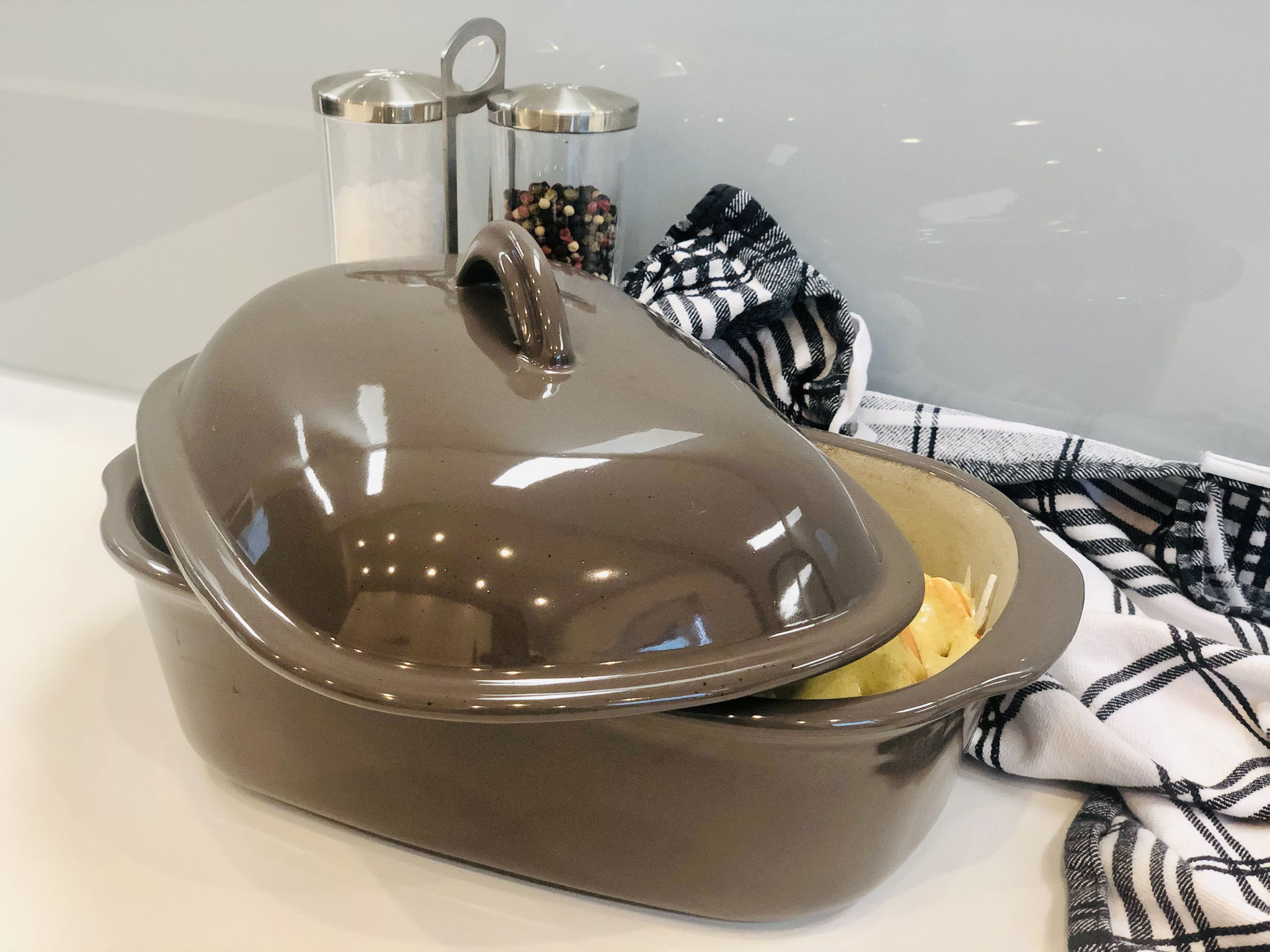 Deckel auflegen und ab damit in den Backofen
