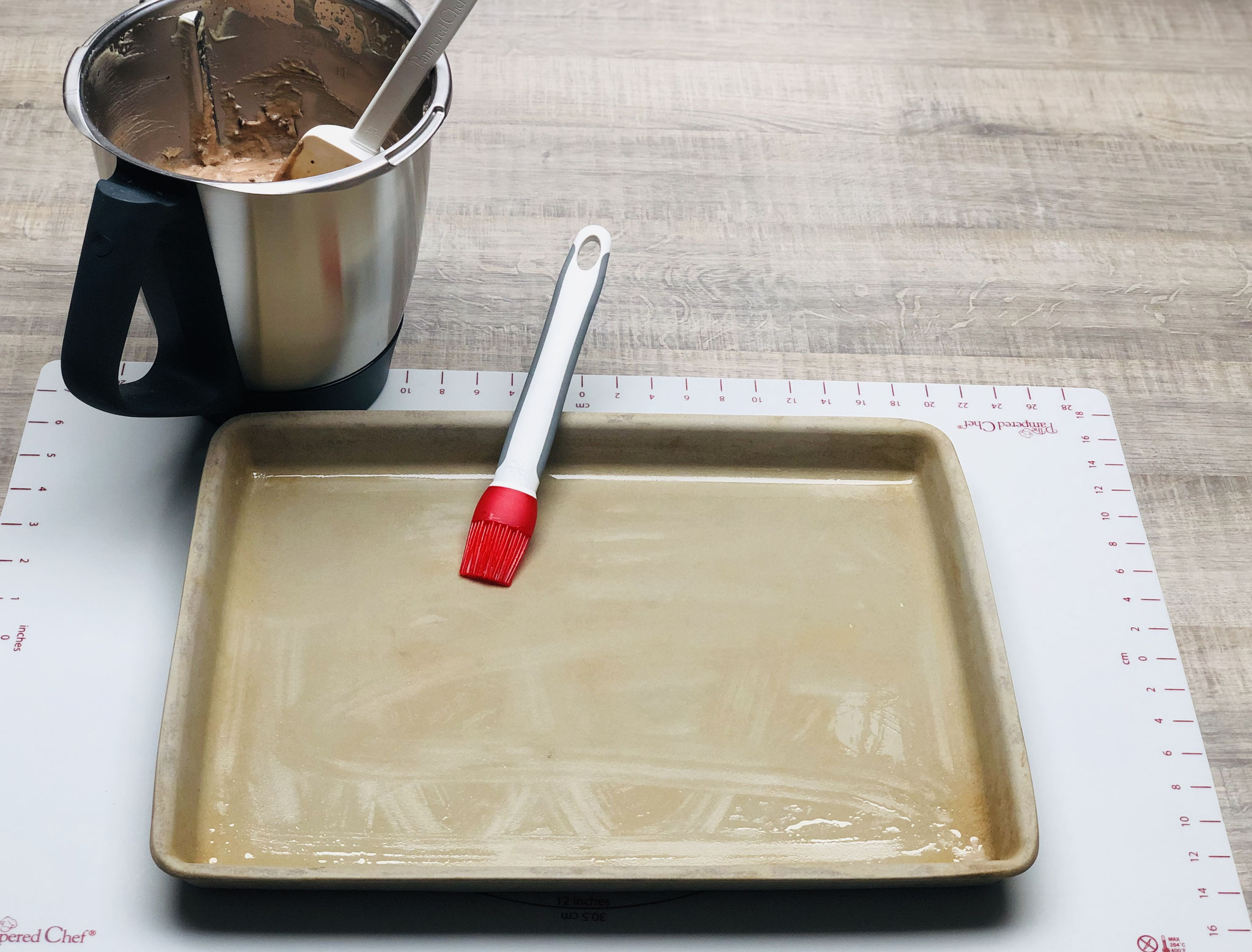 Fette deinen Ofenzauberer gut mit dem Silikonpinsel ein...