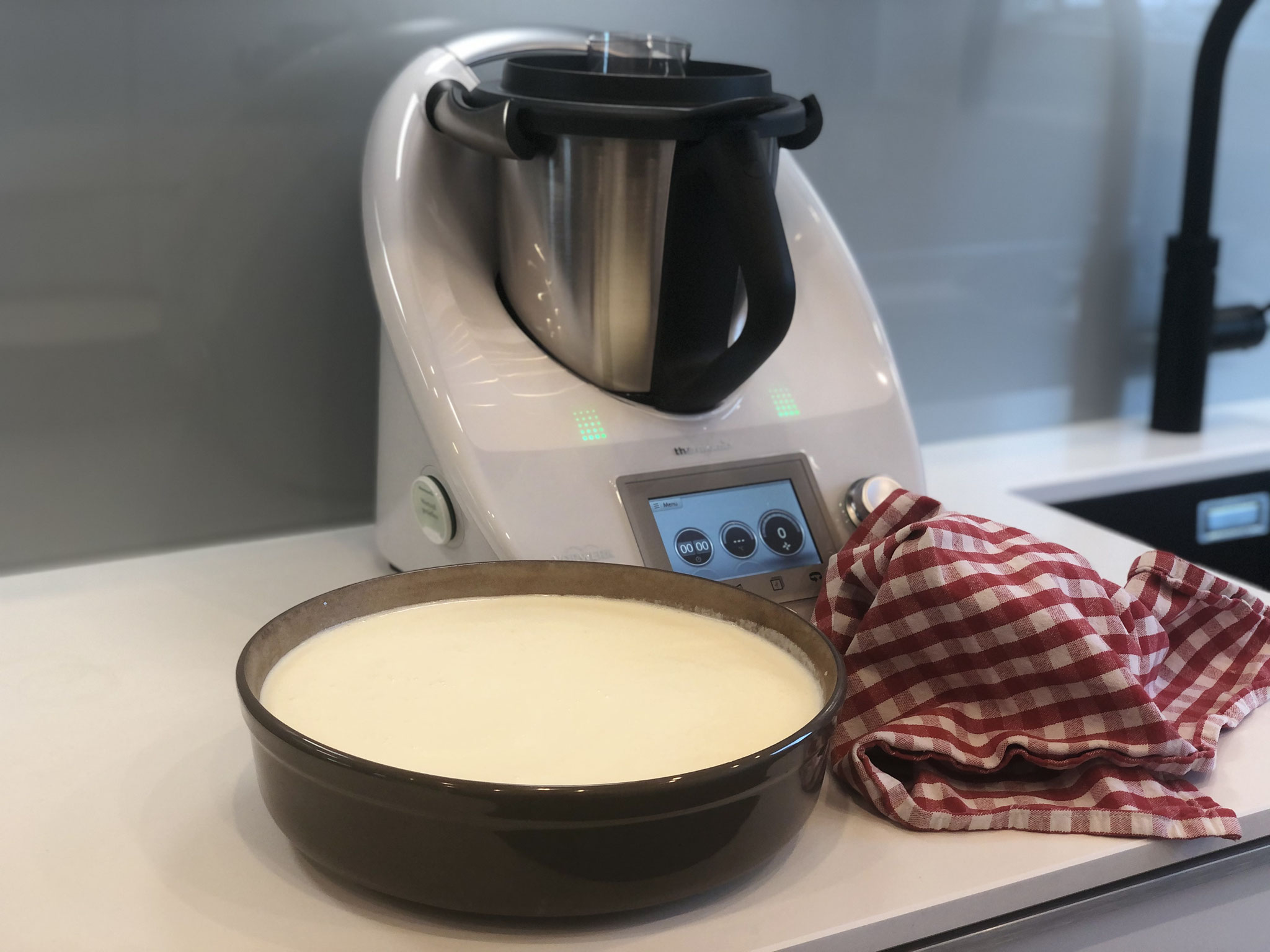 natürlich backe ich wie immer in meiner Stoneware und dieses Mal in der runden Stoneware Leila der Kuchenform von Pampered Chef®