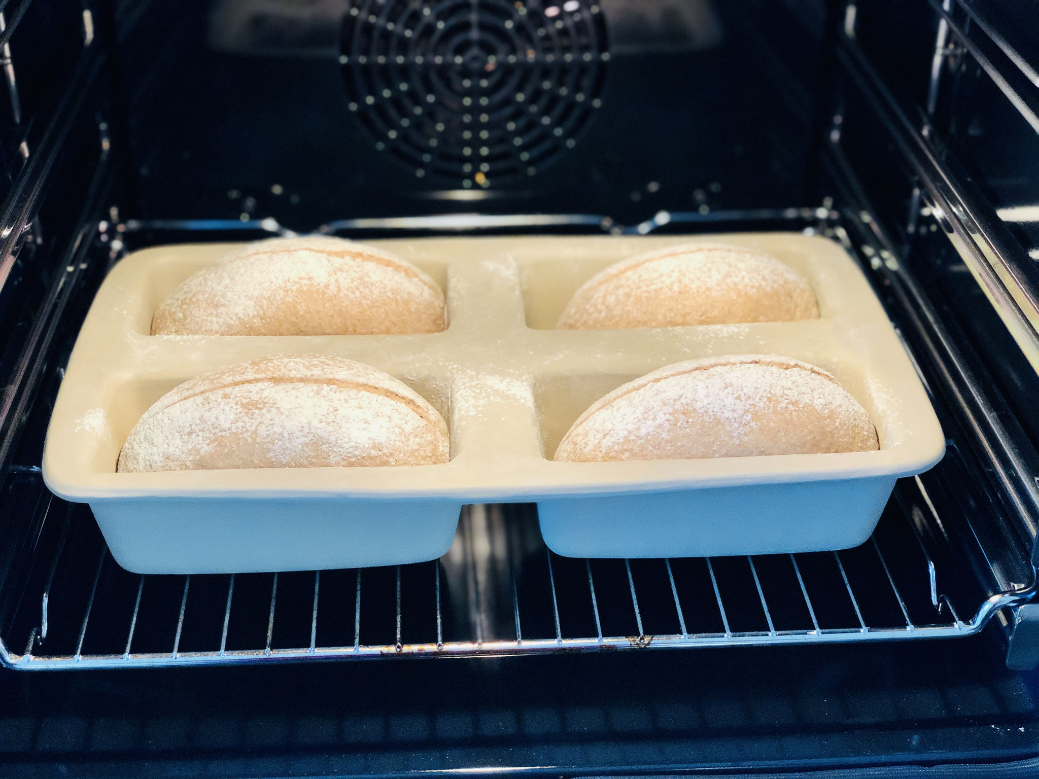 Ab damit in den Backofen....