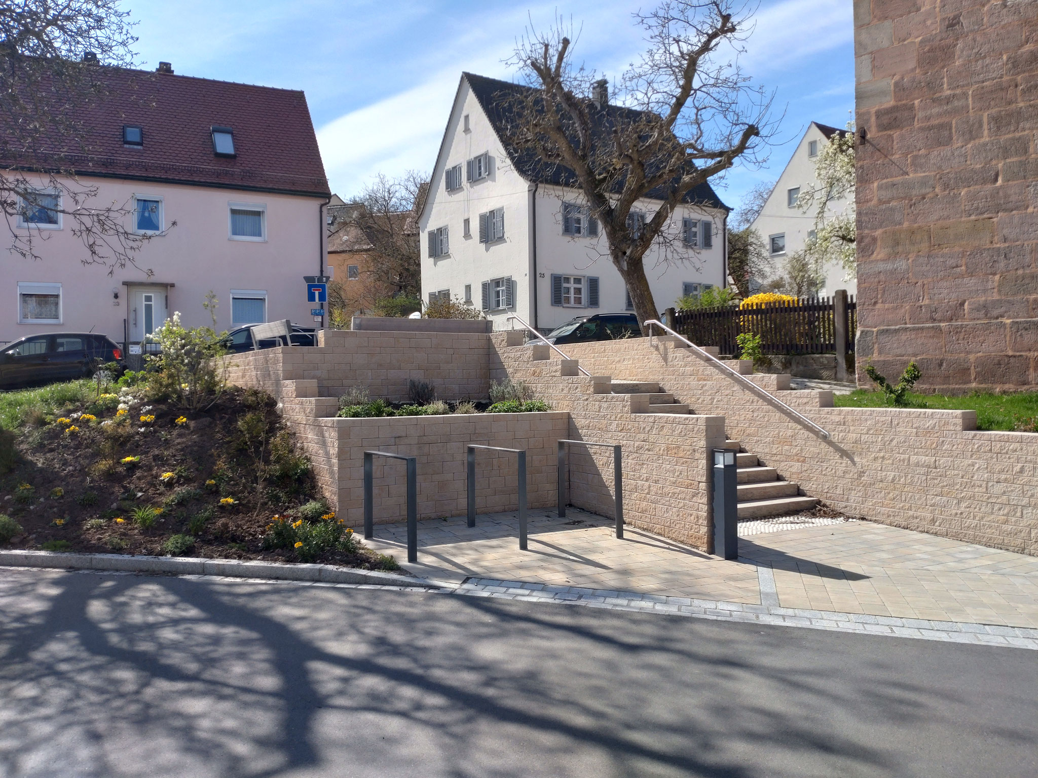 Platzgestaltung mit Treppenanlage Markt Cadolburg
