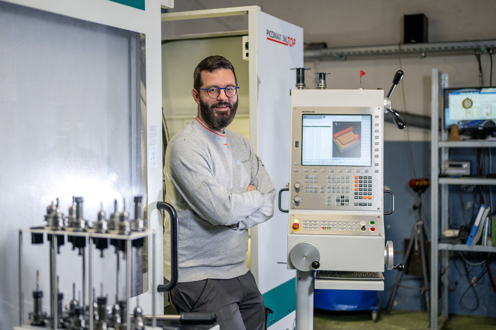 Florian an der Fräsmaschine