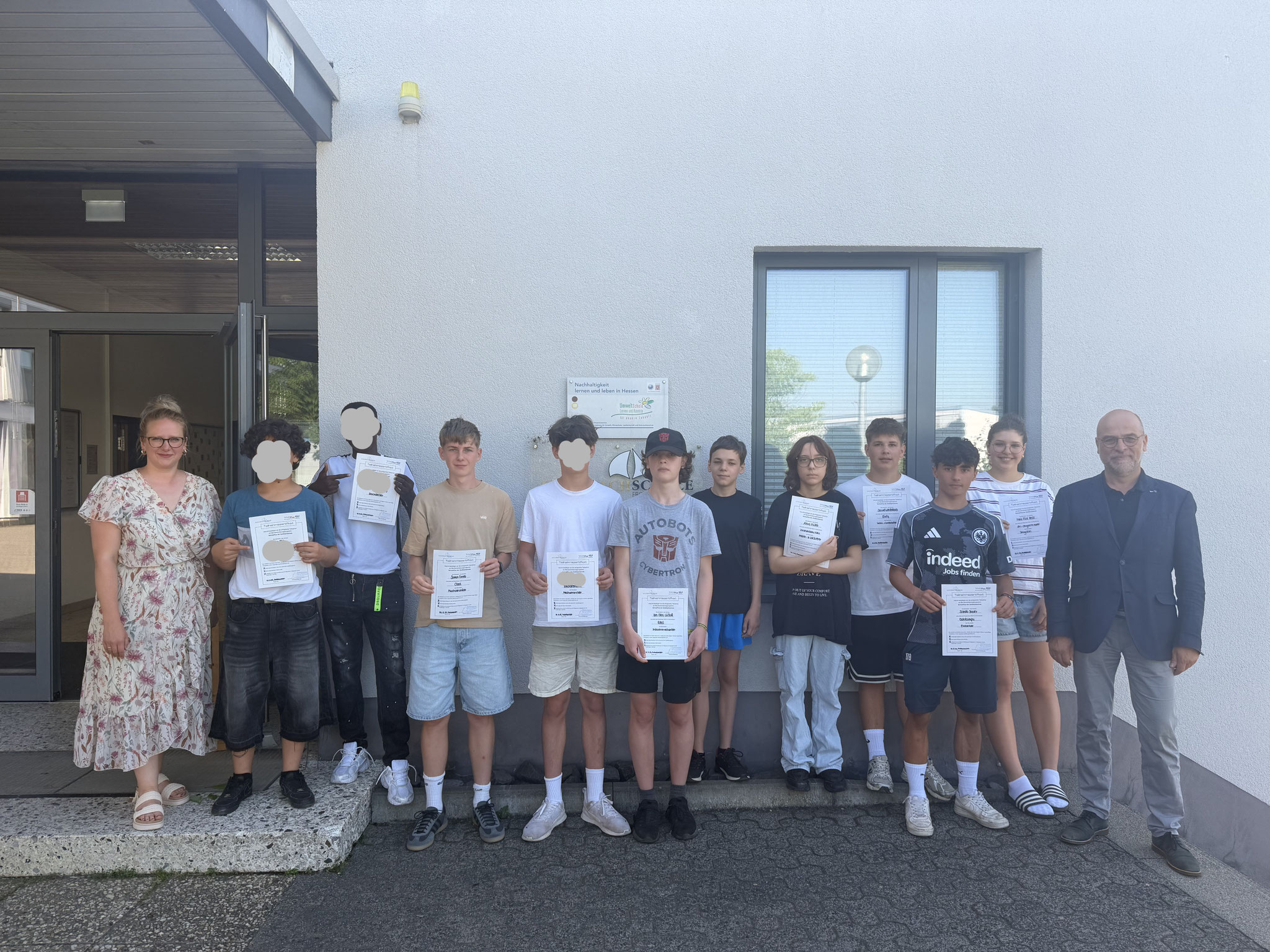 Teilnehmende von SchulePlus erhalten Urkunden