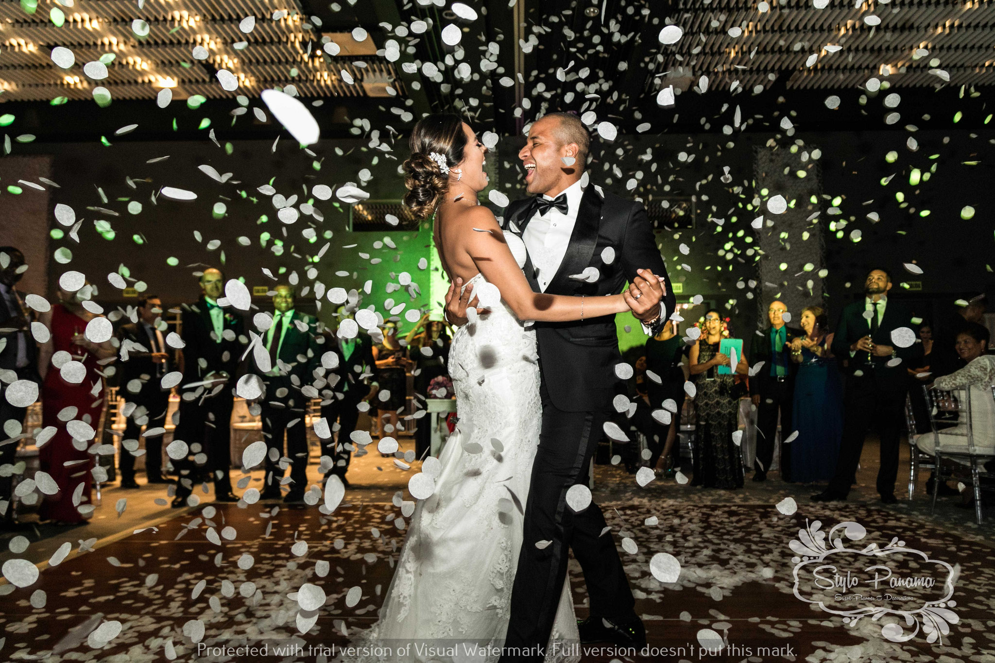 1. Su primer baile como nuevos esposos