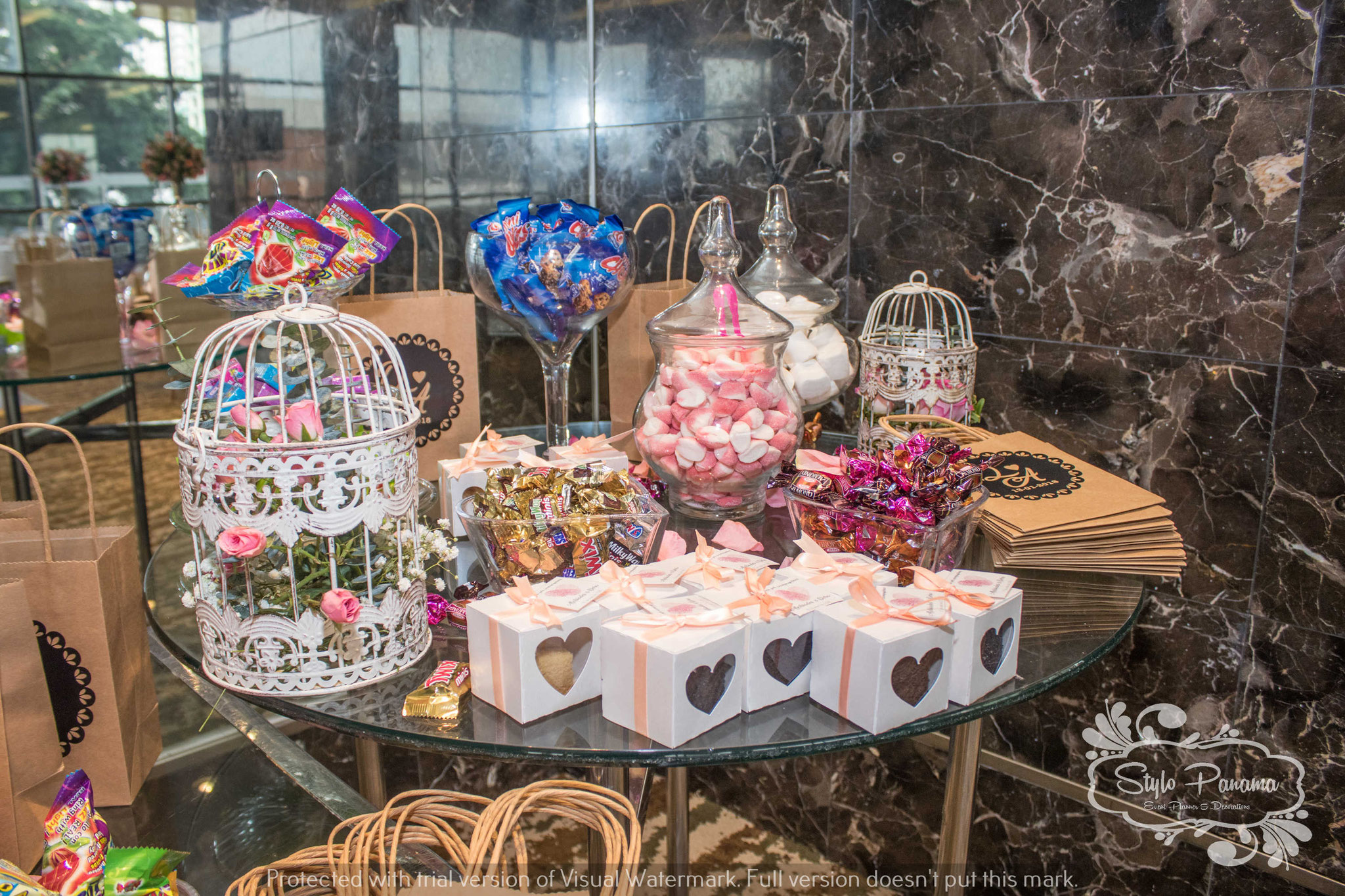 Candy bar de chocolates, marshmallows, gomitas, chicles, de todo dulce! estilo vintage