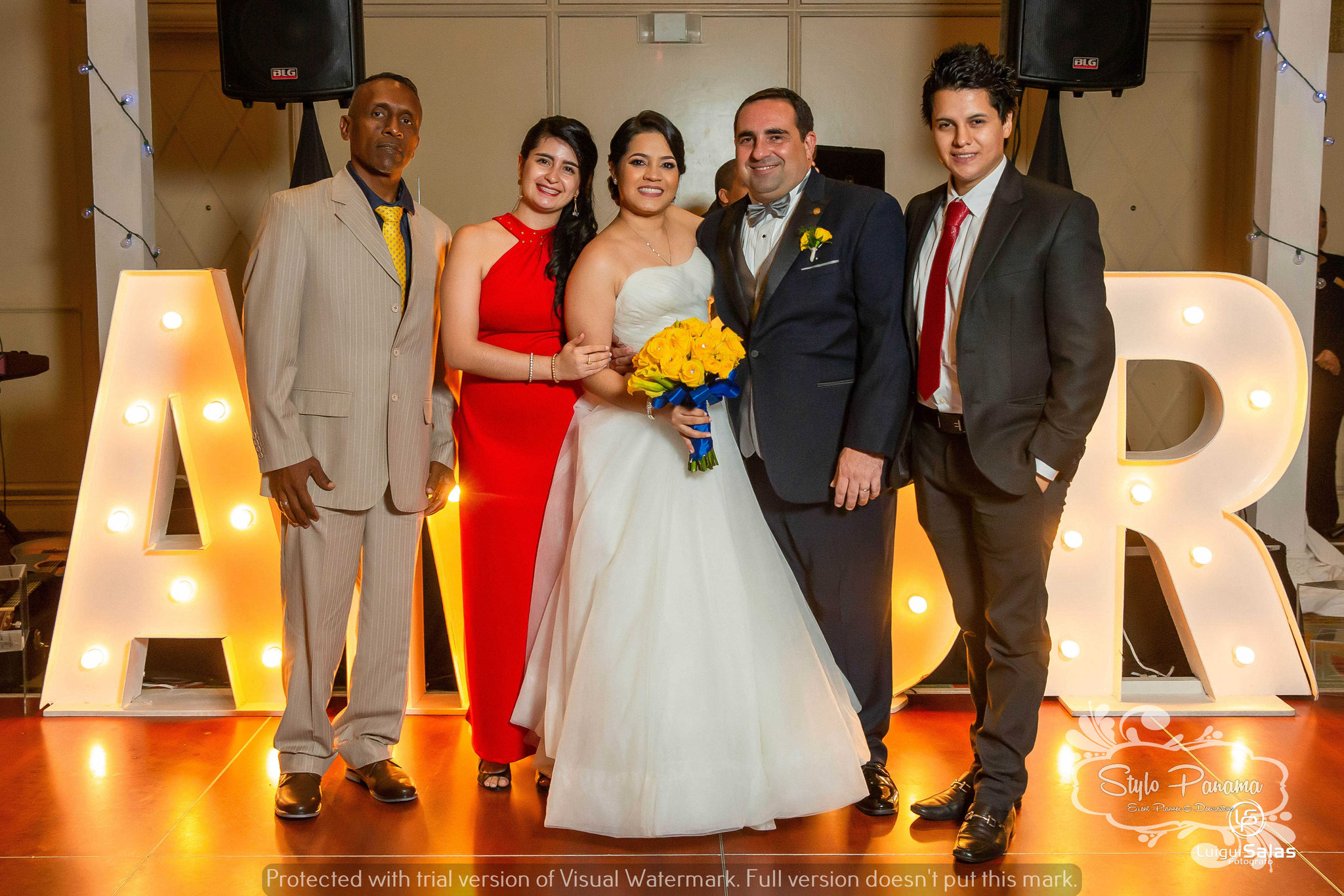 8. Foto de una parte de la mesa junto a los esposos