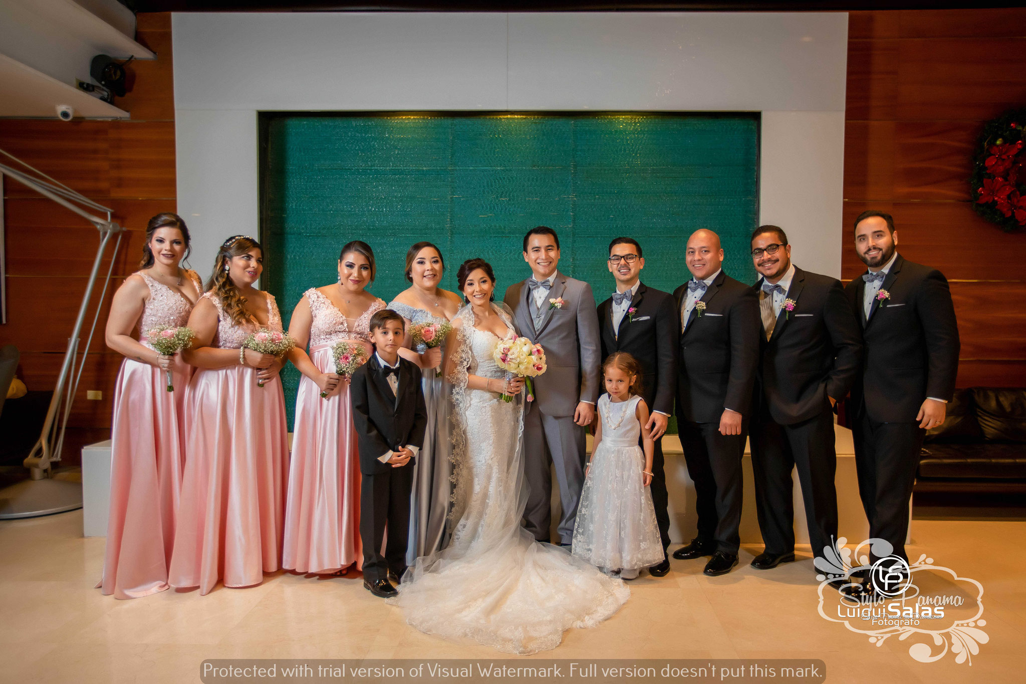 19. Esposos con la corte de pareja de honor, damas, caballeros y niños