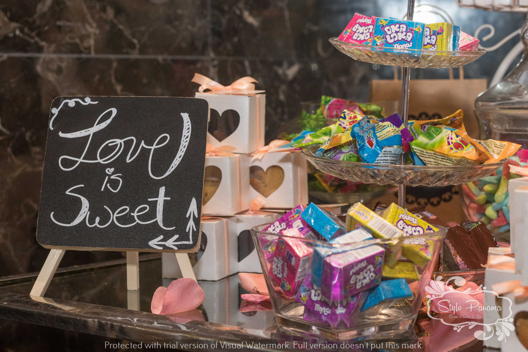 Candy bar de chocolates, marshmallows, gomitas, chicles, de todo dulce! estilo vintage